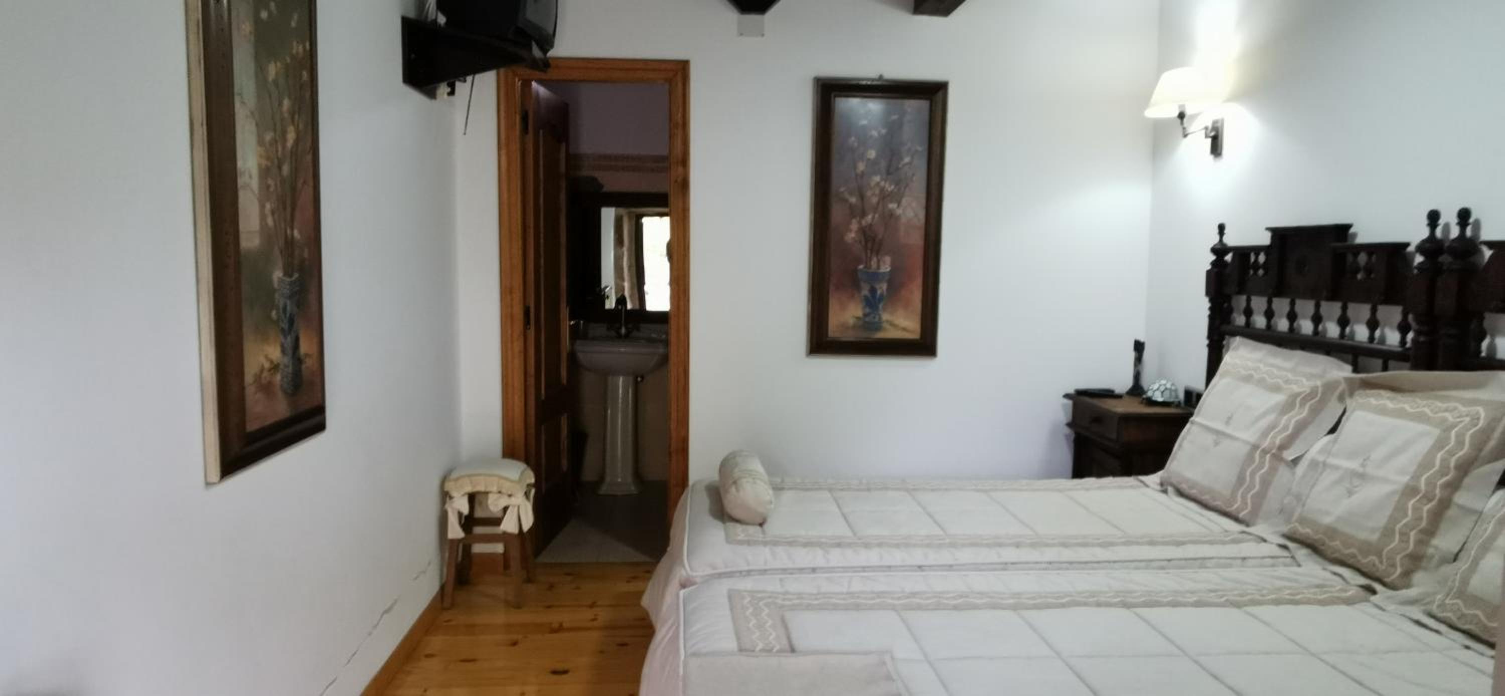Twin Room - Photo 1