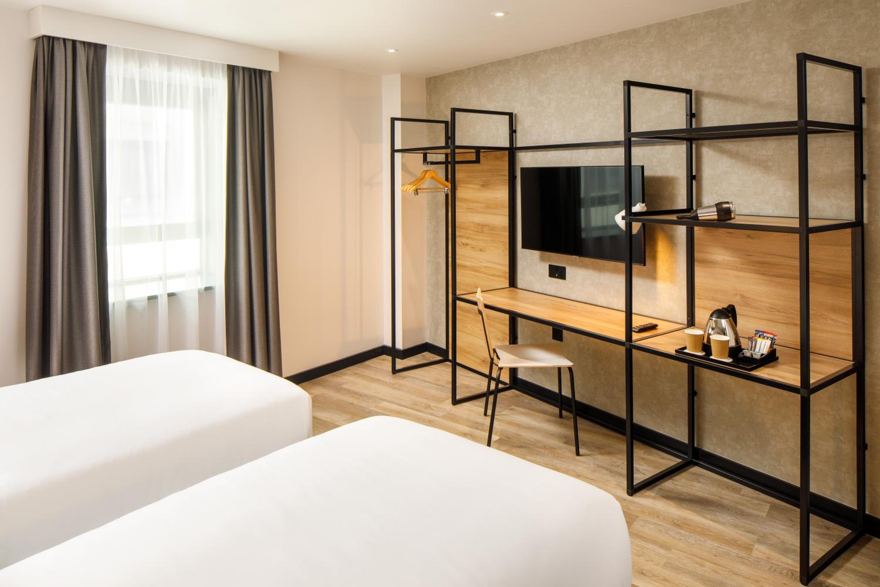 Standard Room with Two Single Beds - Photo 10