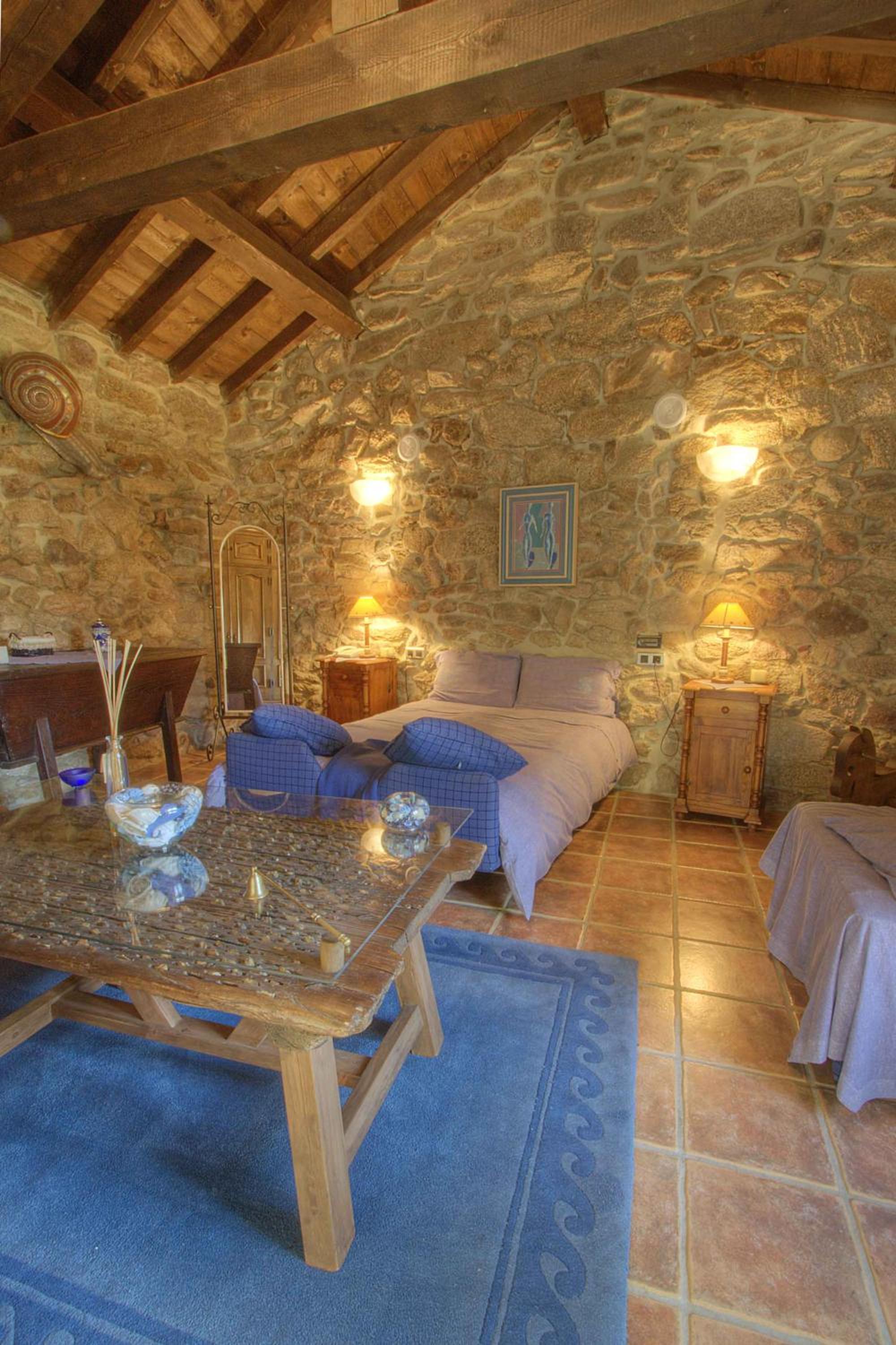 Deluxe Double Room (2 Adults + 1 Child) photo 3