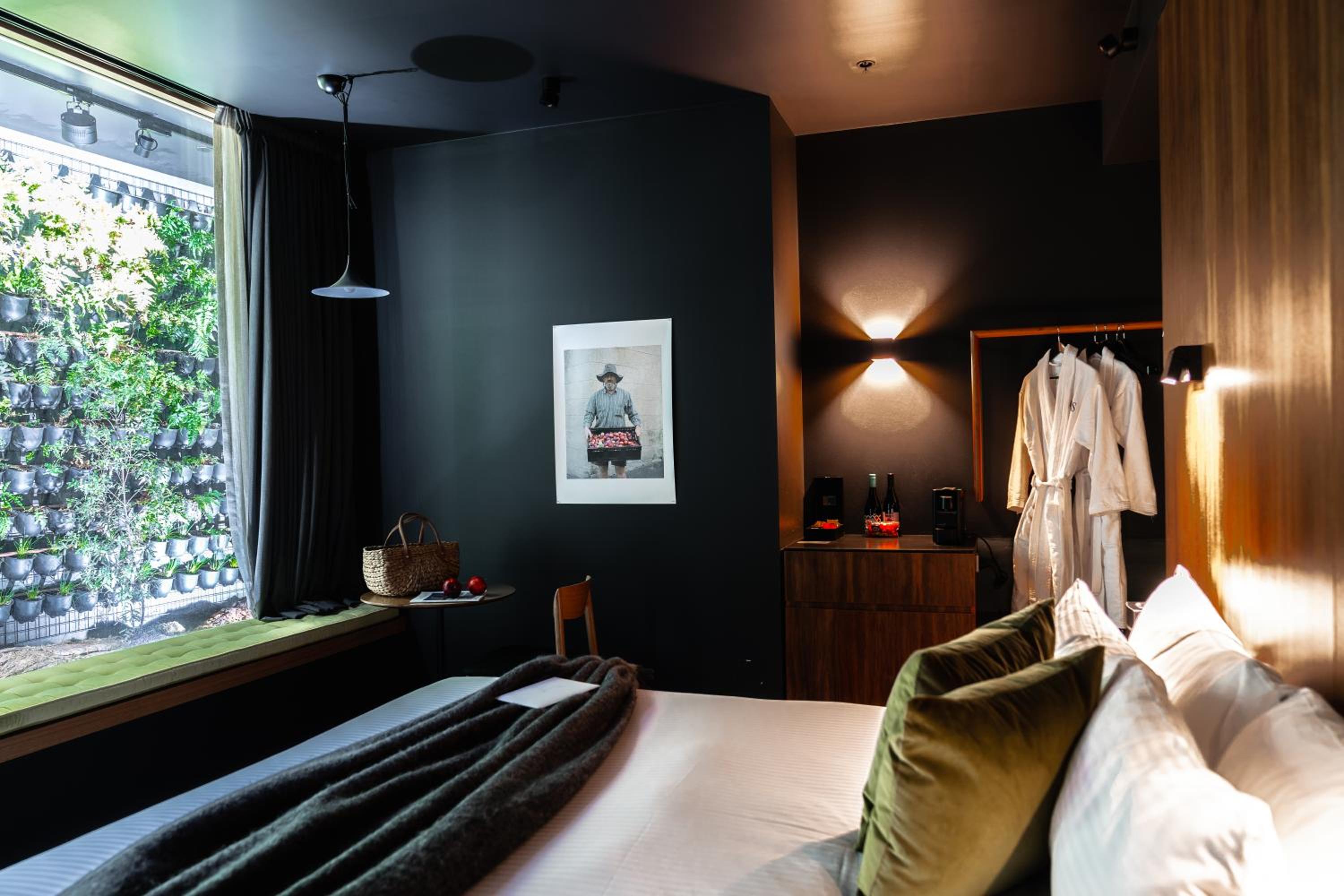 Standard King Pod Room  - Photo 4