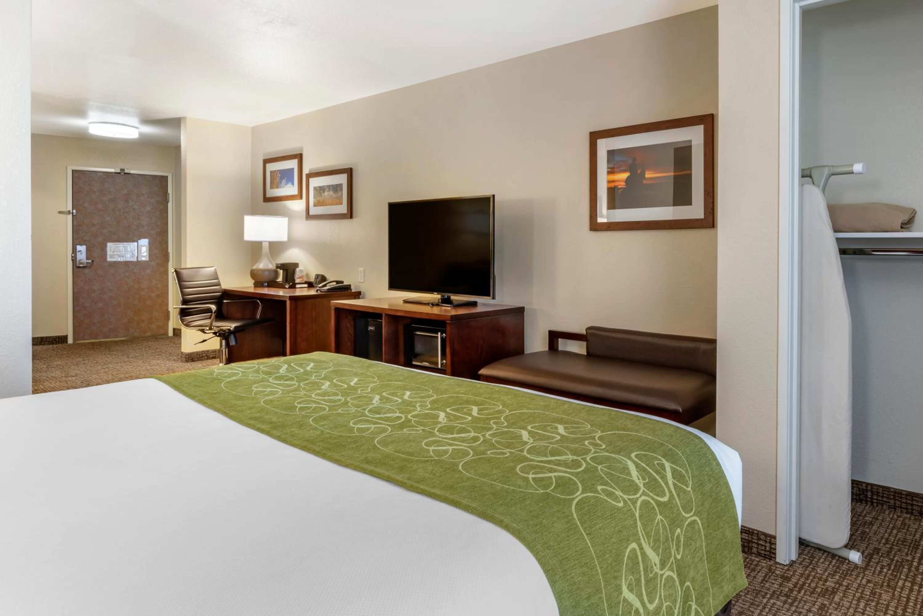 King Suite - Disability Access/Non-Smoking - Photo 2