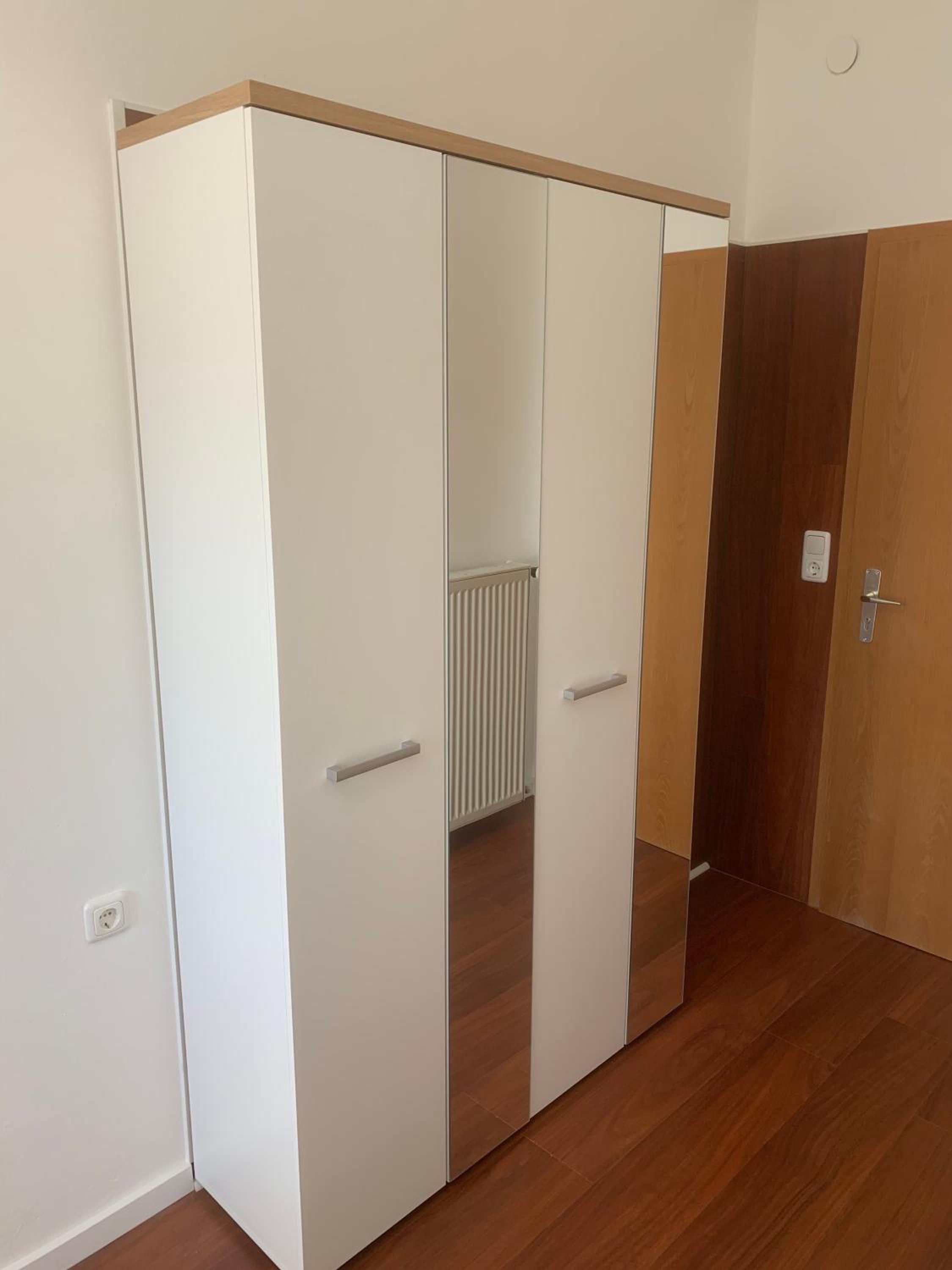 Budget Double Room - Photo 11