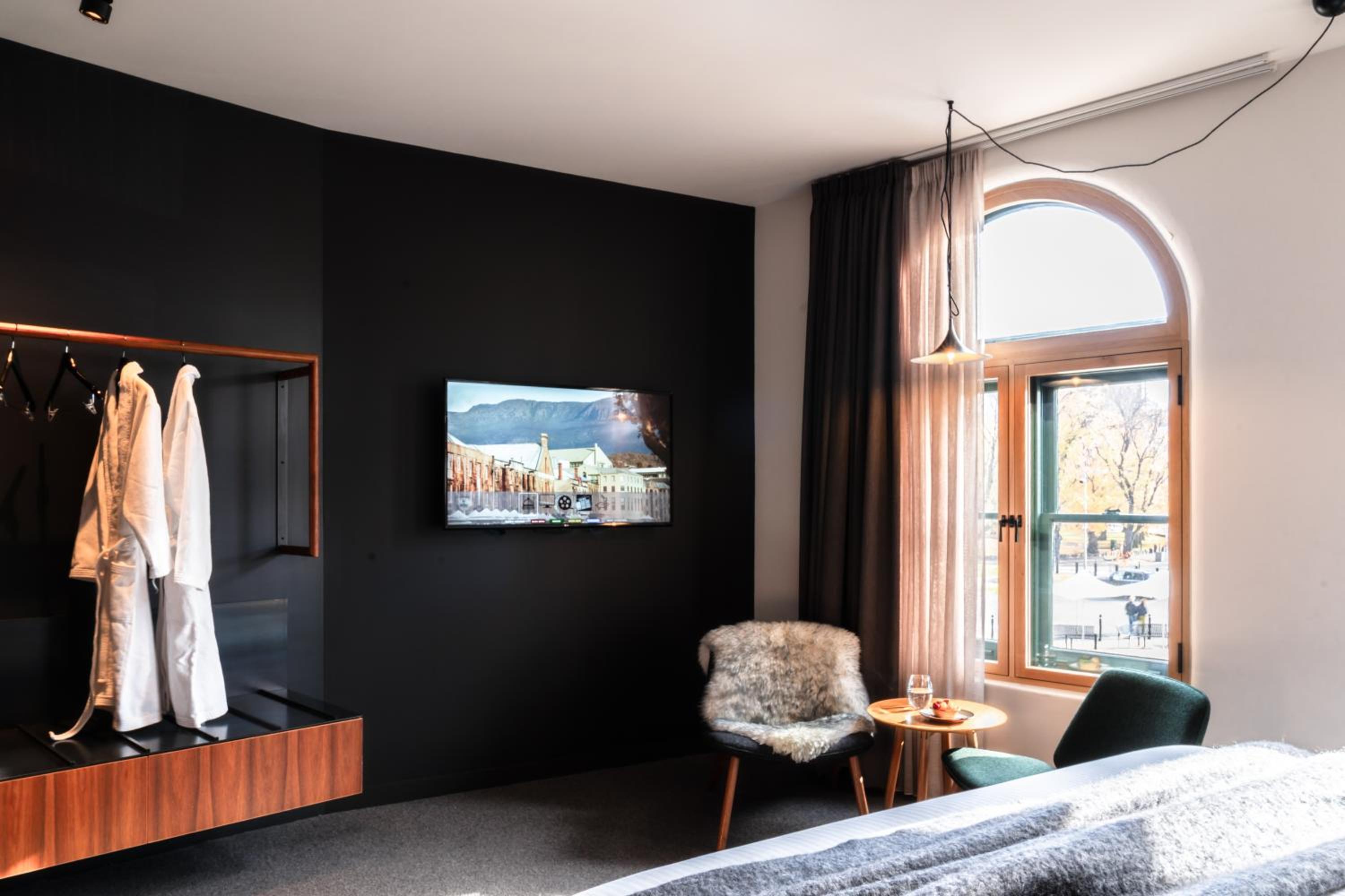 Superior King Room - Grove Bath  - Photo 8