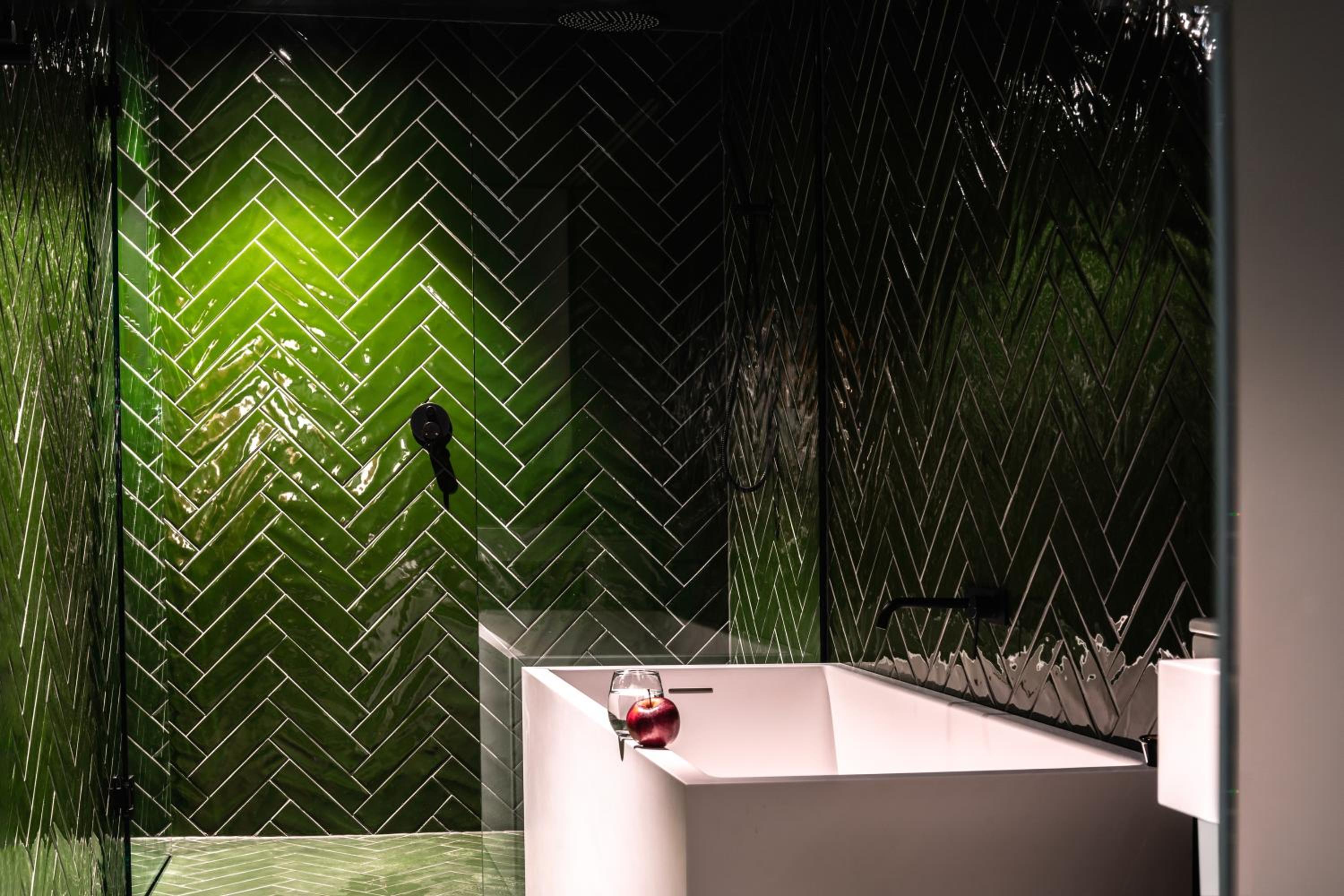 Superior King Room - Grove Bath  - Photo 4
