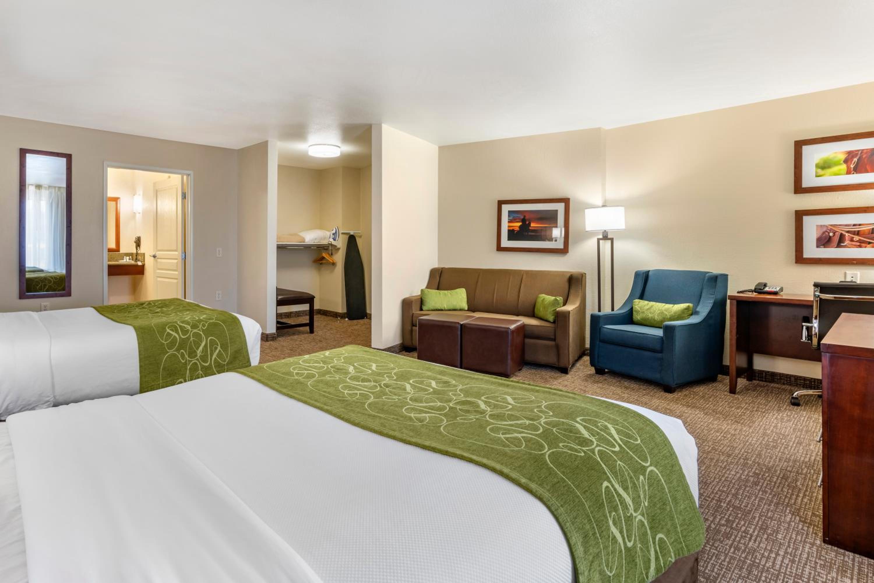 Suite with Two Double Beds - Accessible/Non-Smoking - Photo 2
