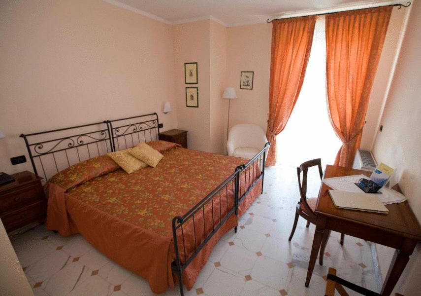 Deluxe Double Room - Photo 3