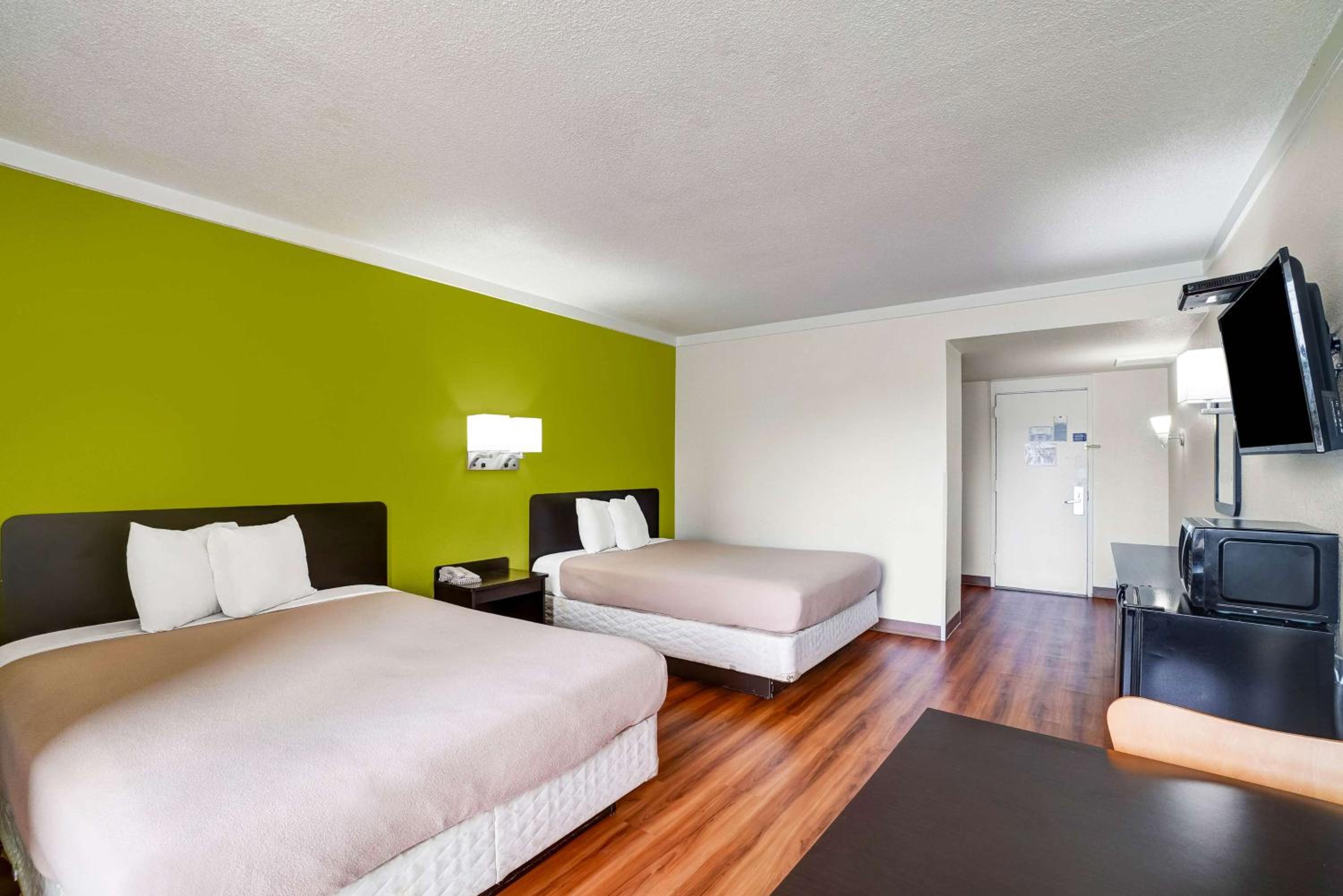 Queen Room with Two Queen Beds - Smoking