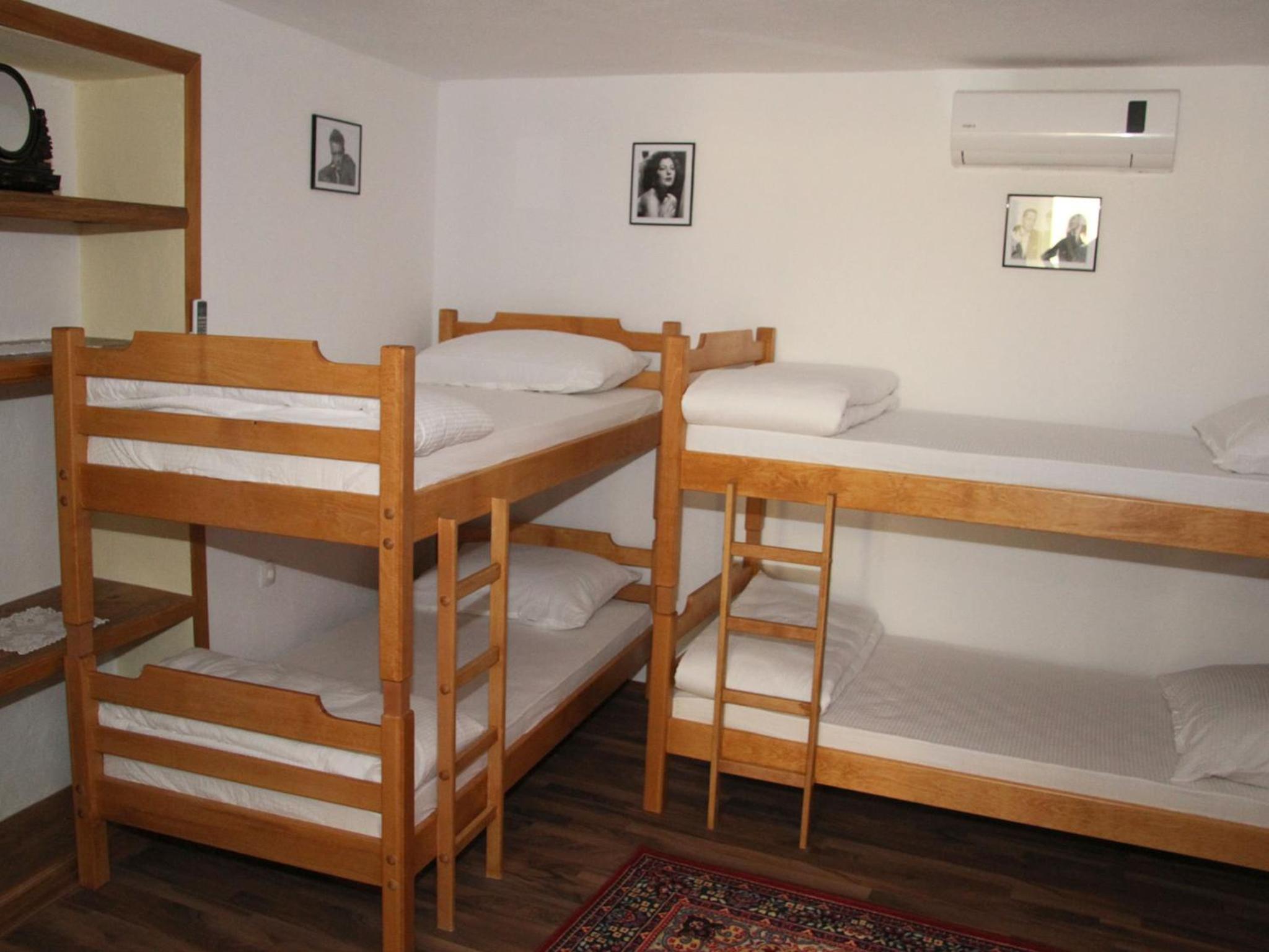 Bed in 8-Bed Mixed Dormitory Room photo 2