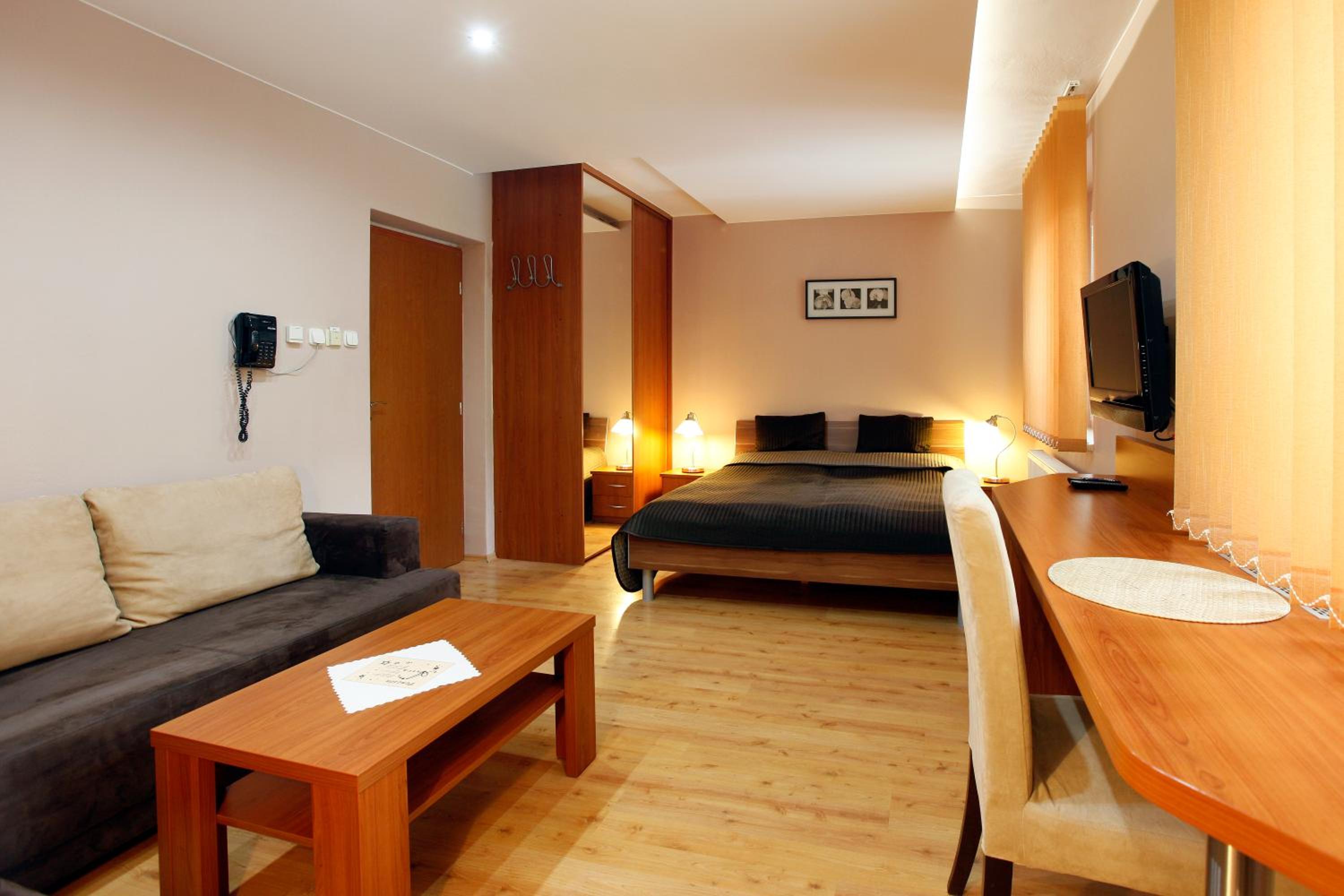 Double Room - Photo 11