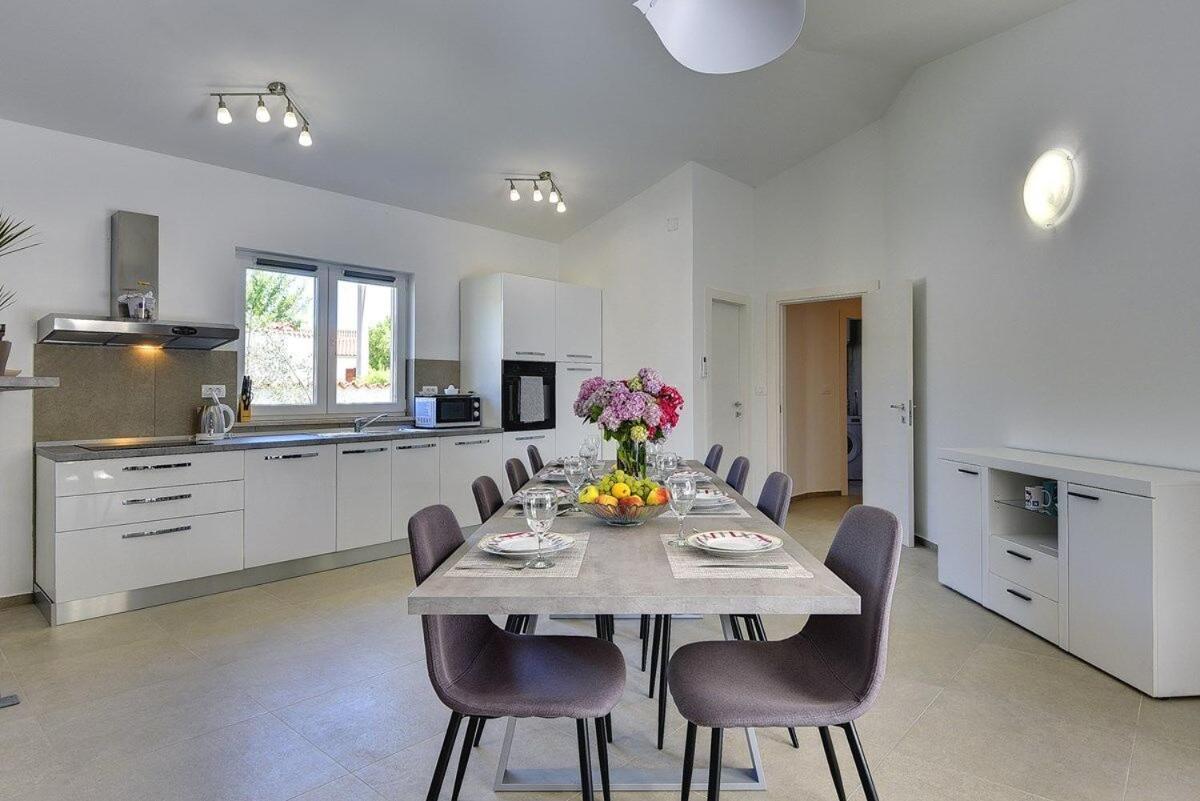Three-Bedroom Villa photo 2