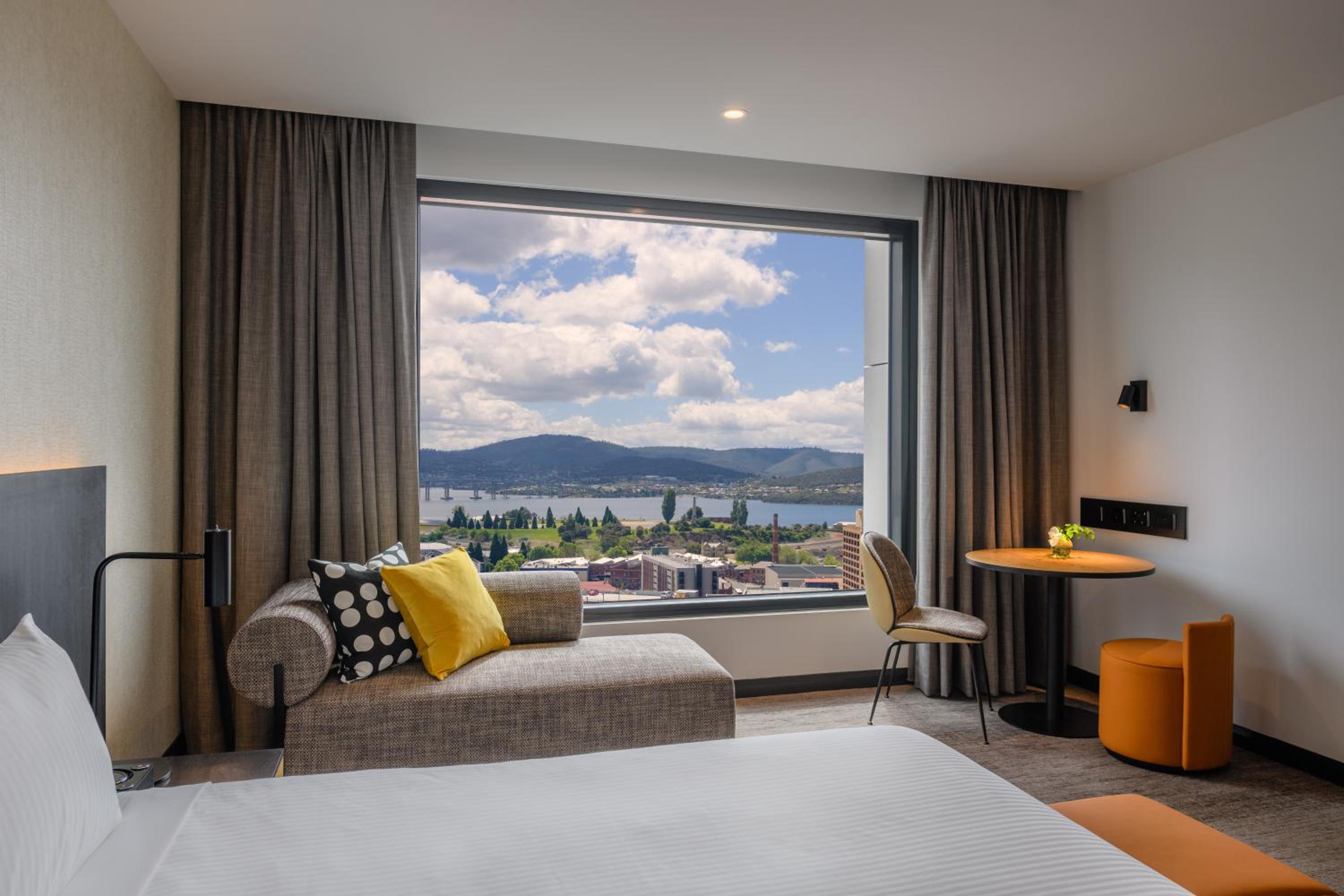 Deluxe King Room with Harbor View - Photo 4