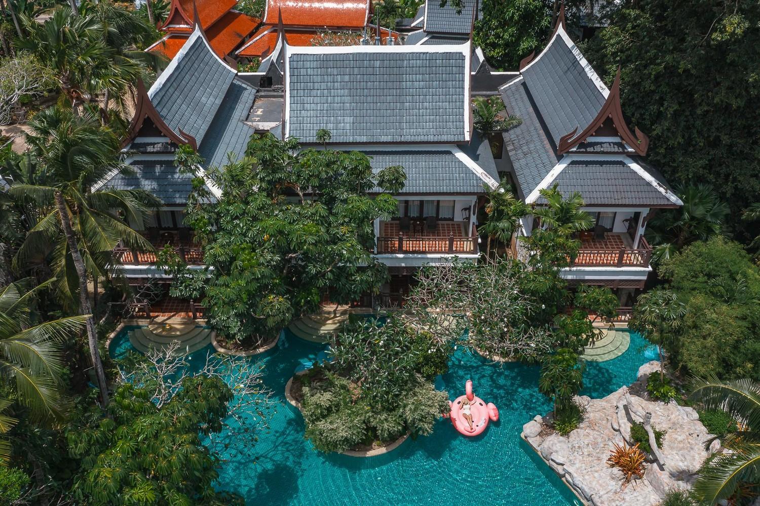 Lagoon Poolside with Bathtub - Photo 5