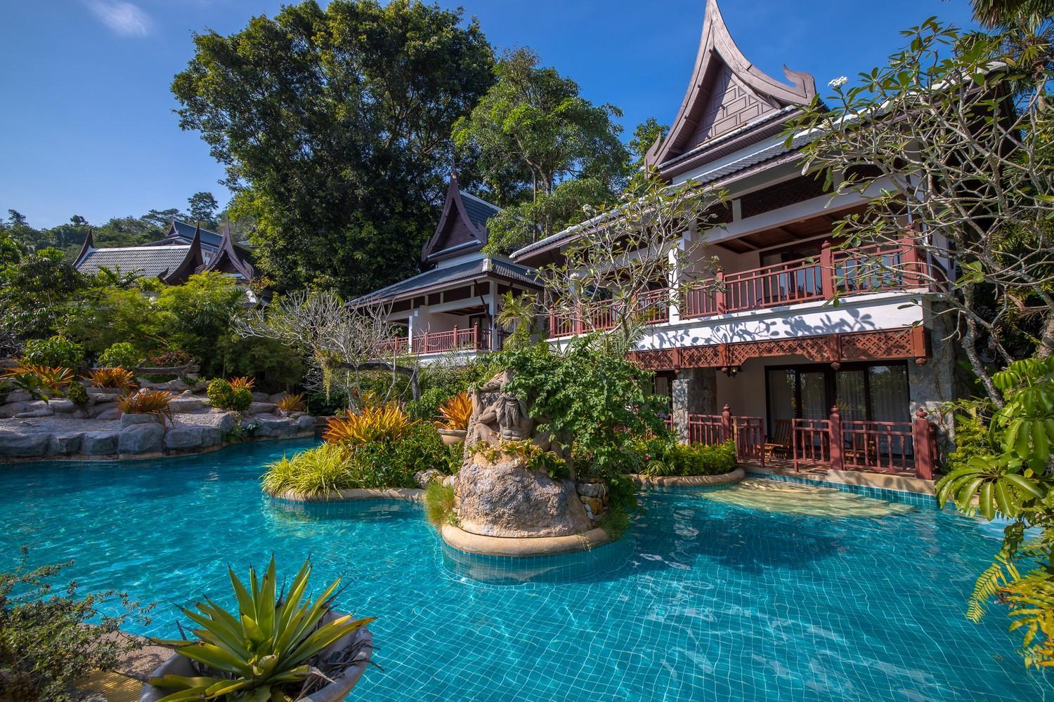Lagoon Poolside with Bathtub - Photo 6