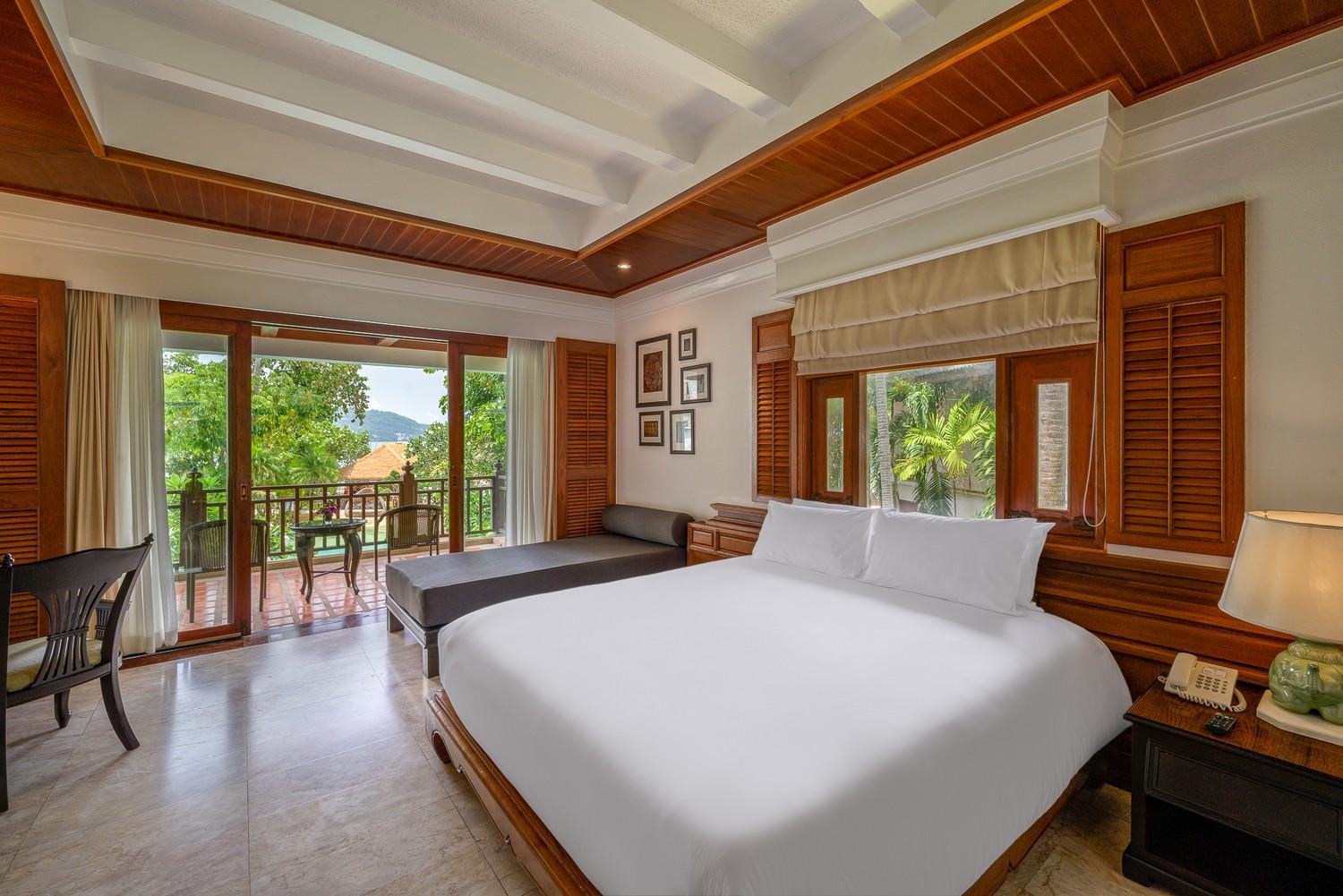 Lagoon Poolside with Bathtub - Photo 16