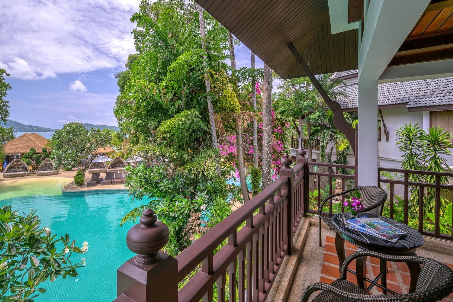 Lagoon Poolside with Bathtub - Photo 15