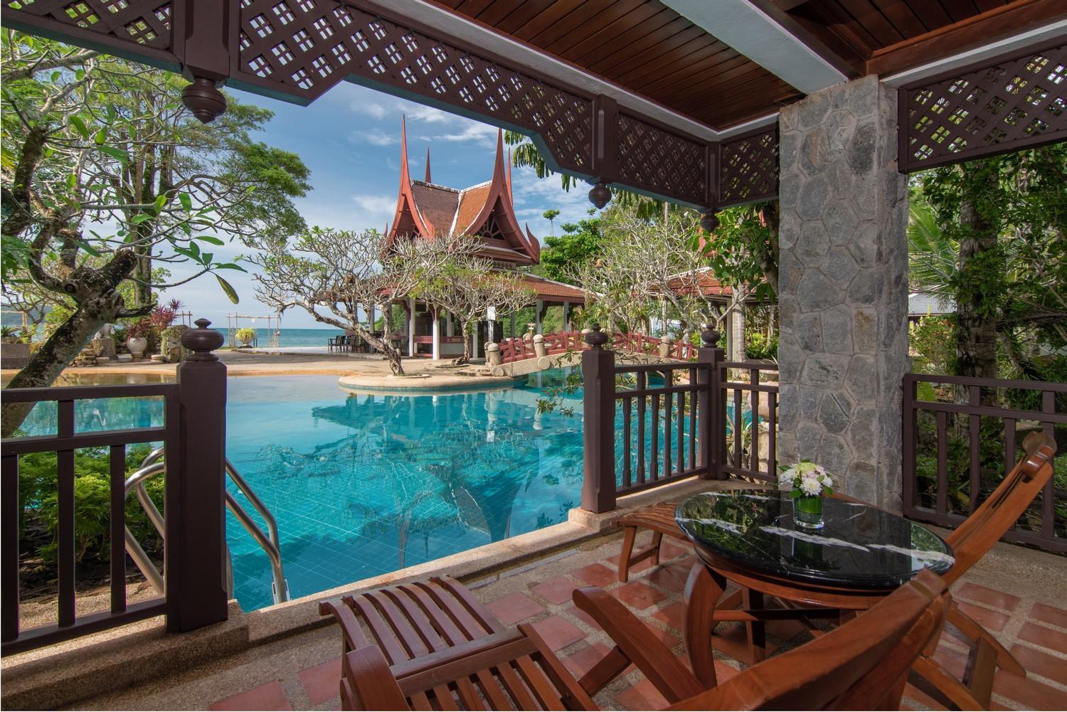 Lagoon Pool Access with Bathtub - Photo 4