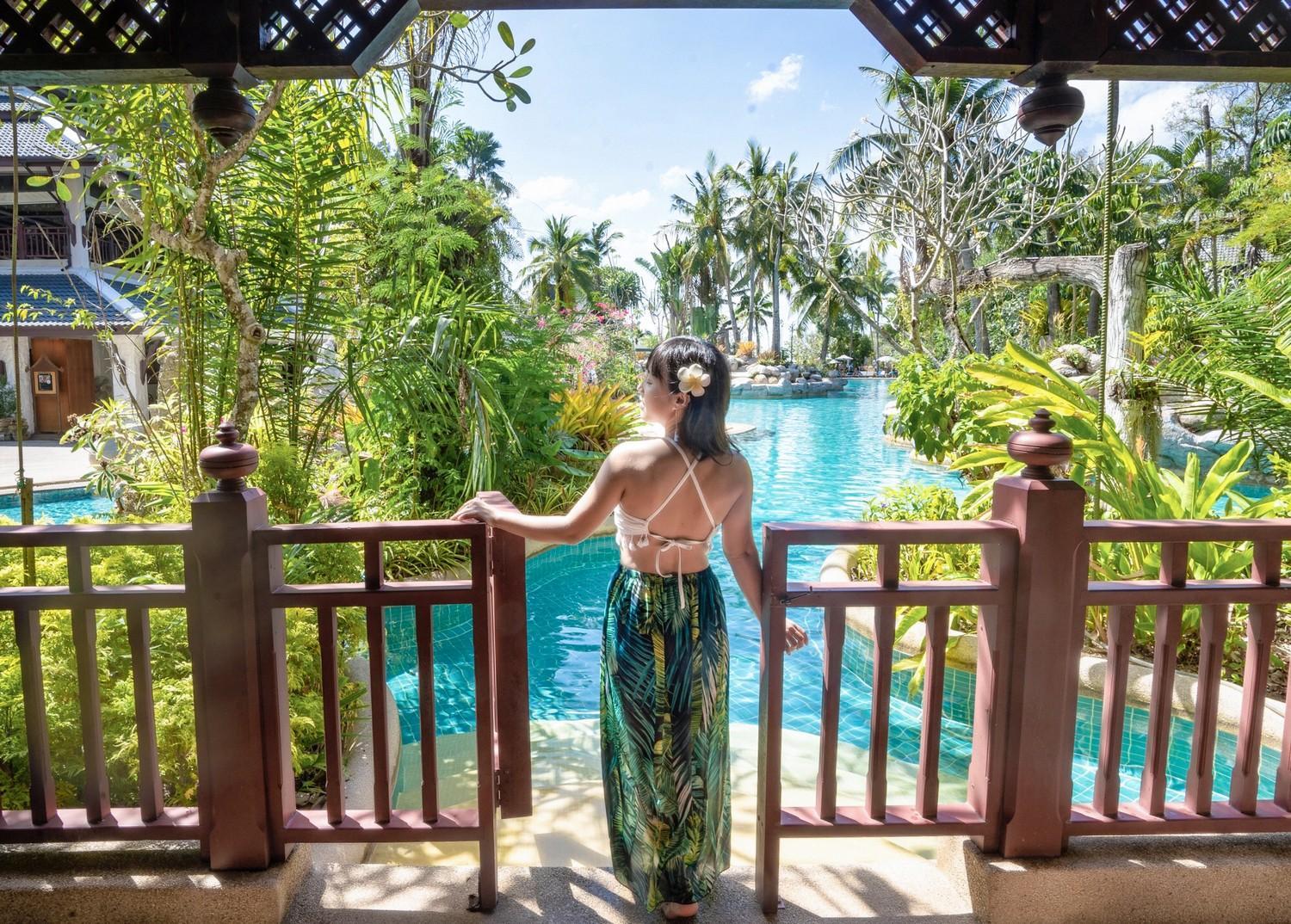 Lagoon Pool Access with Bathtub - Photo 8