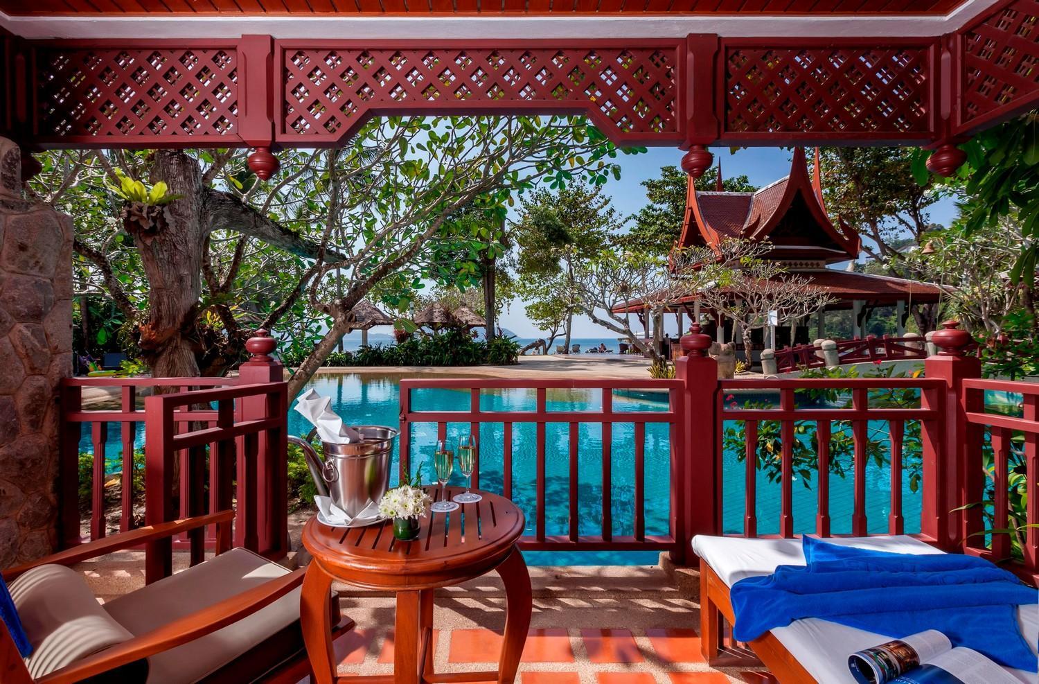 Lagoon Pool Access with Bathtub - Photo 15