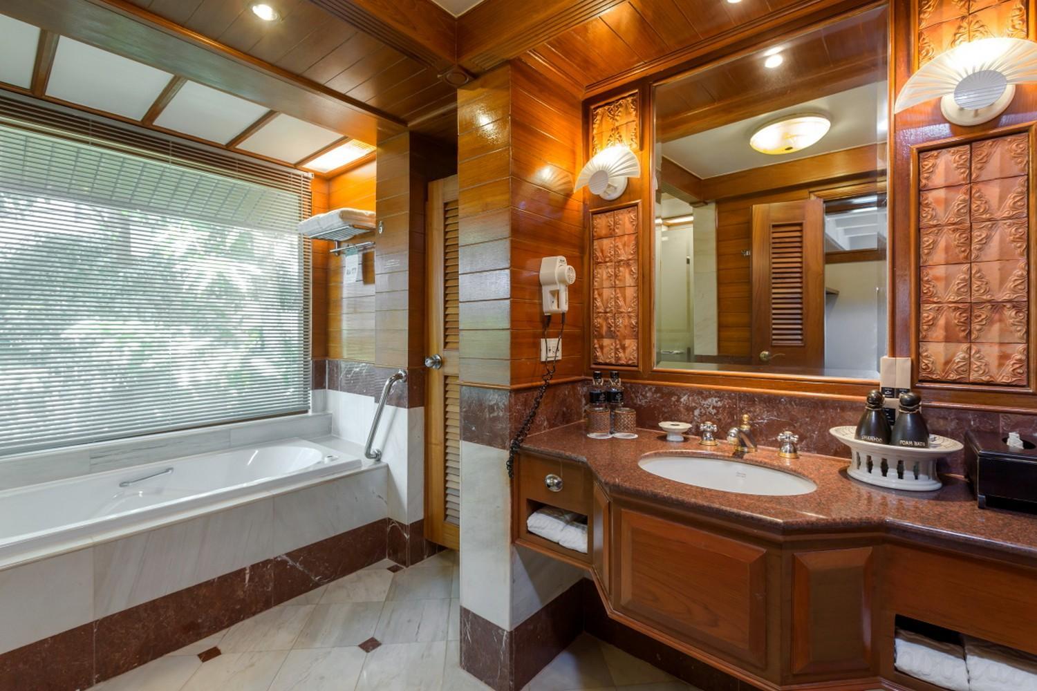 Family One Bedroom Hillside Suite with Terrace Bathtub - Photo 14