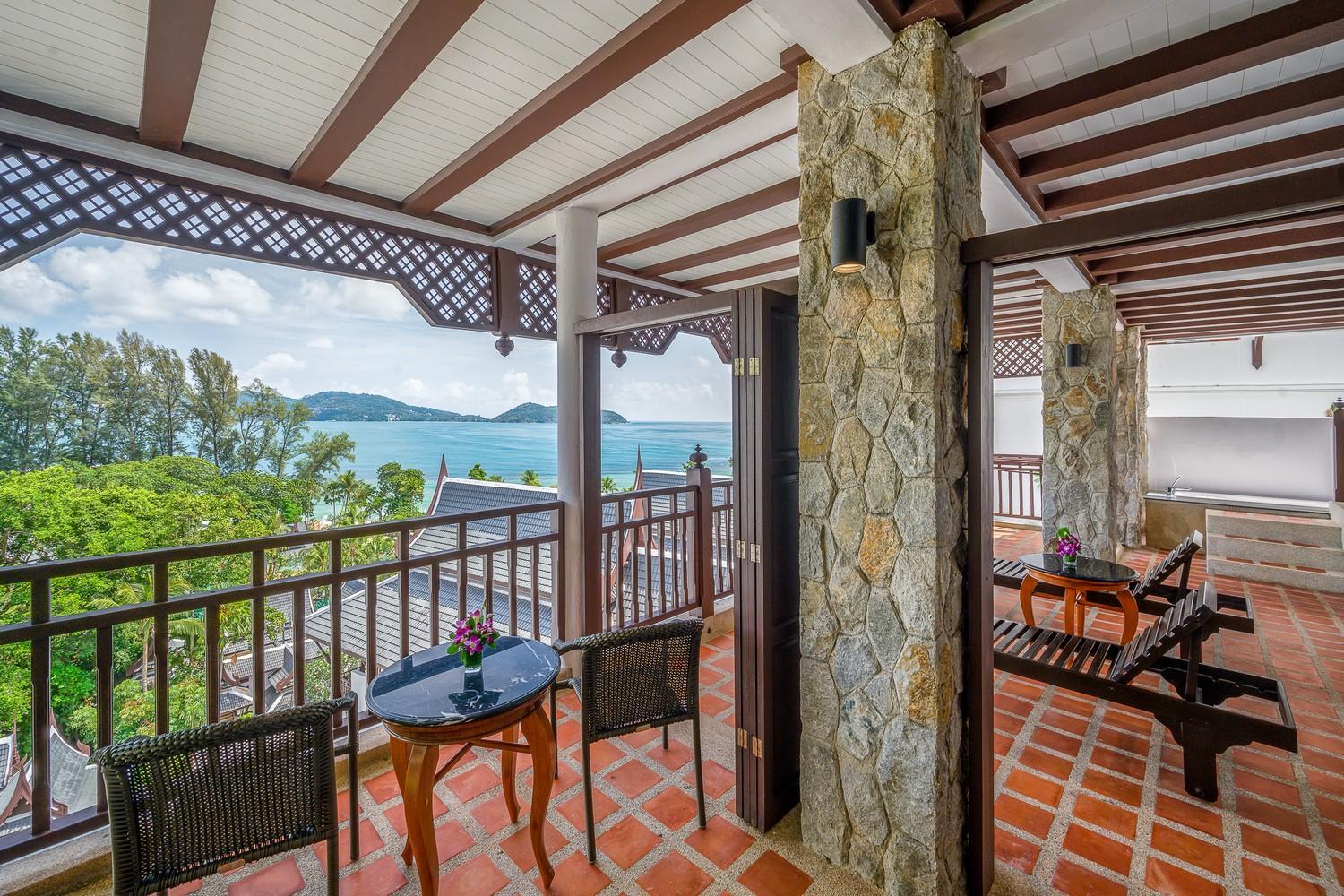 Family Seaview 2 Bedroom Hillside Suite with Terrace Bathtub photo 3