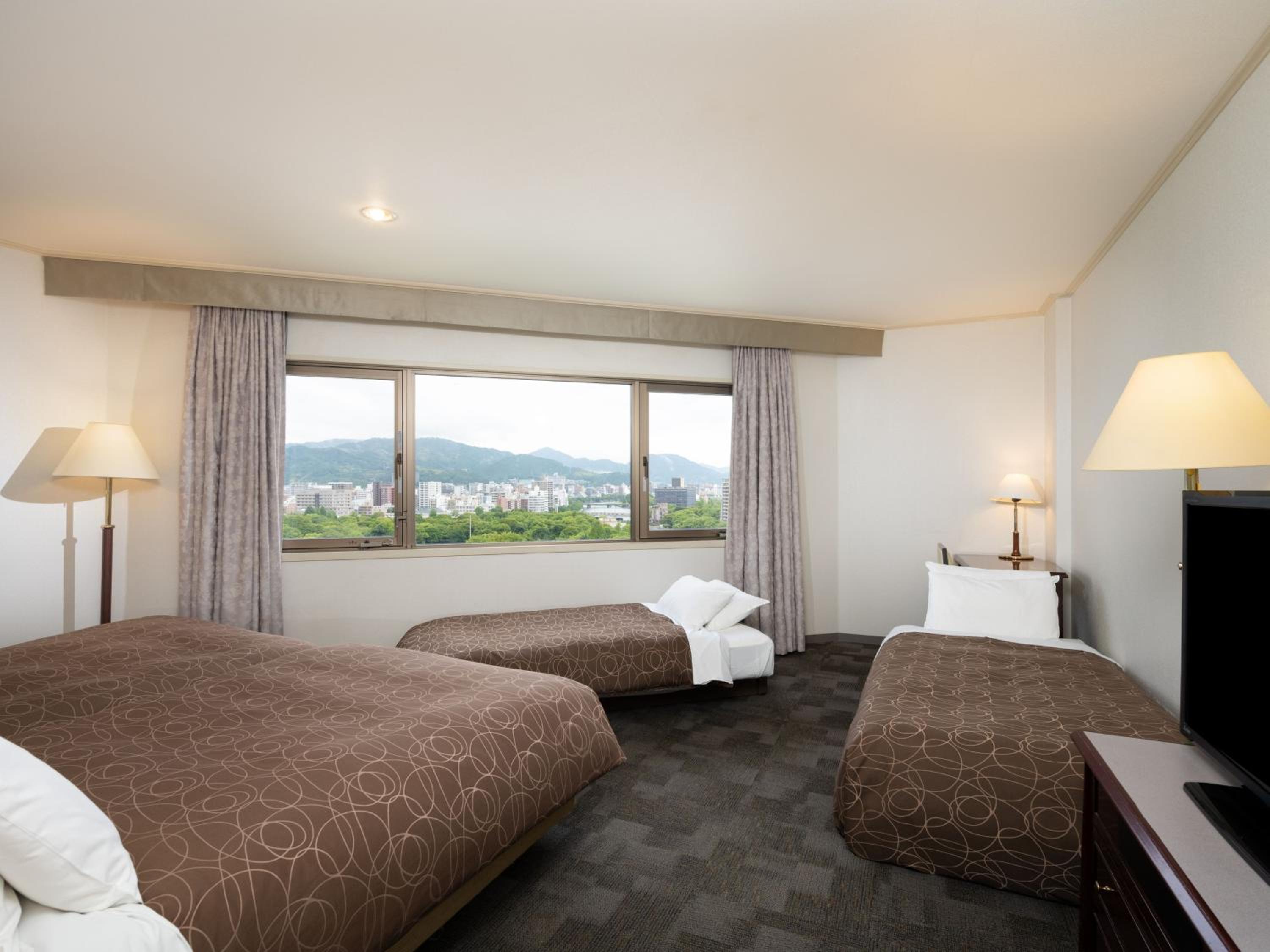 Deluxe Quadruple Room - Non-Smoking - Photo 1