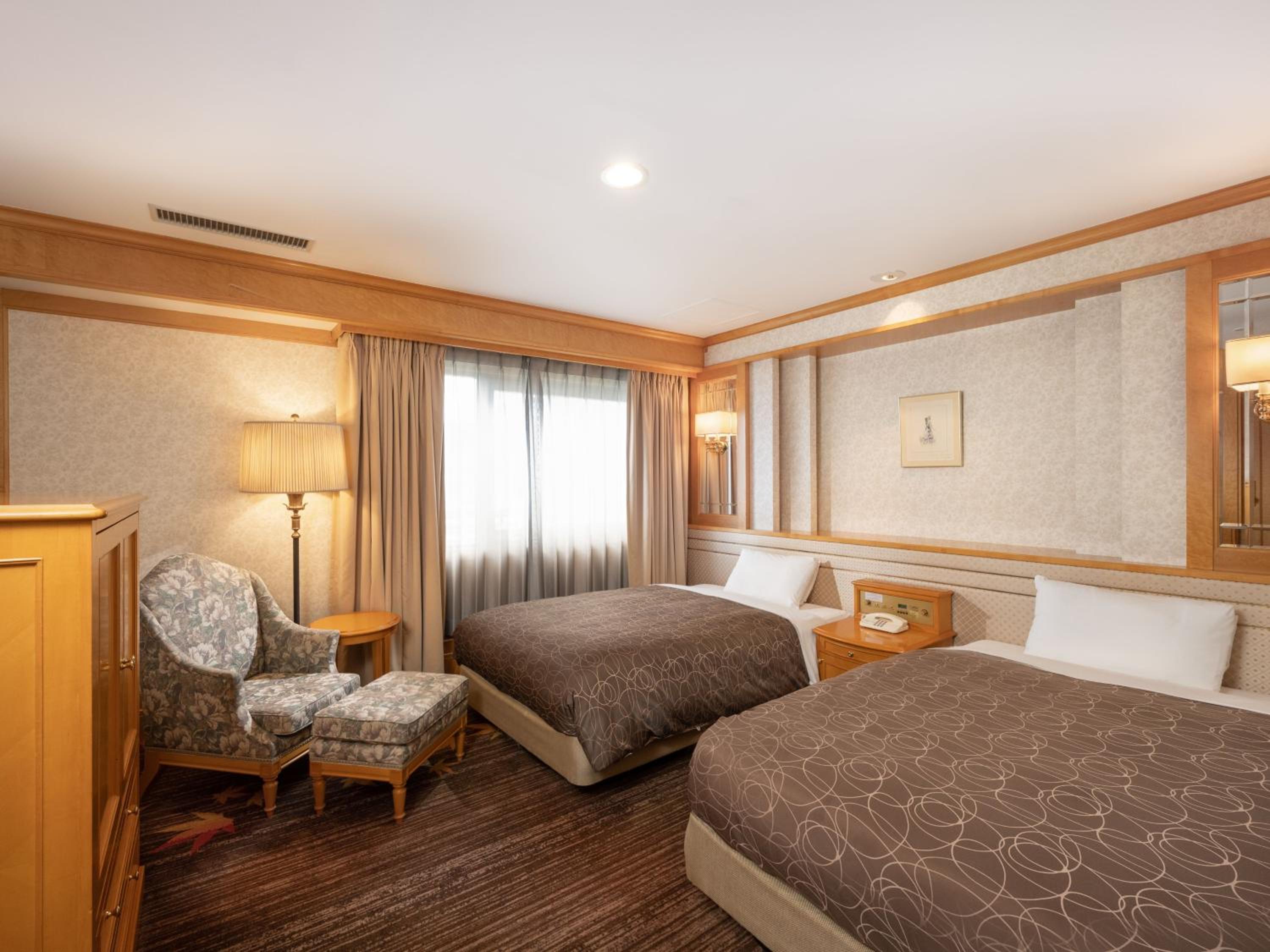 Suite with Park View - Non-Smoking