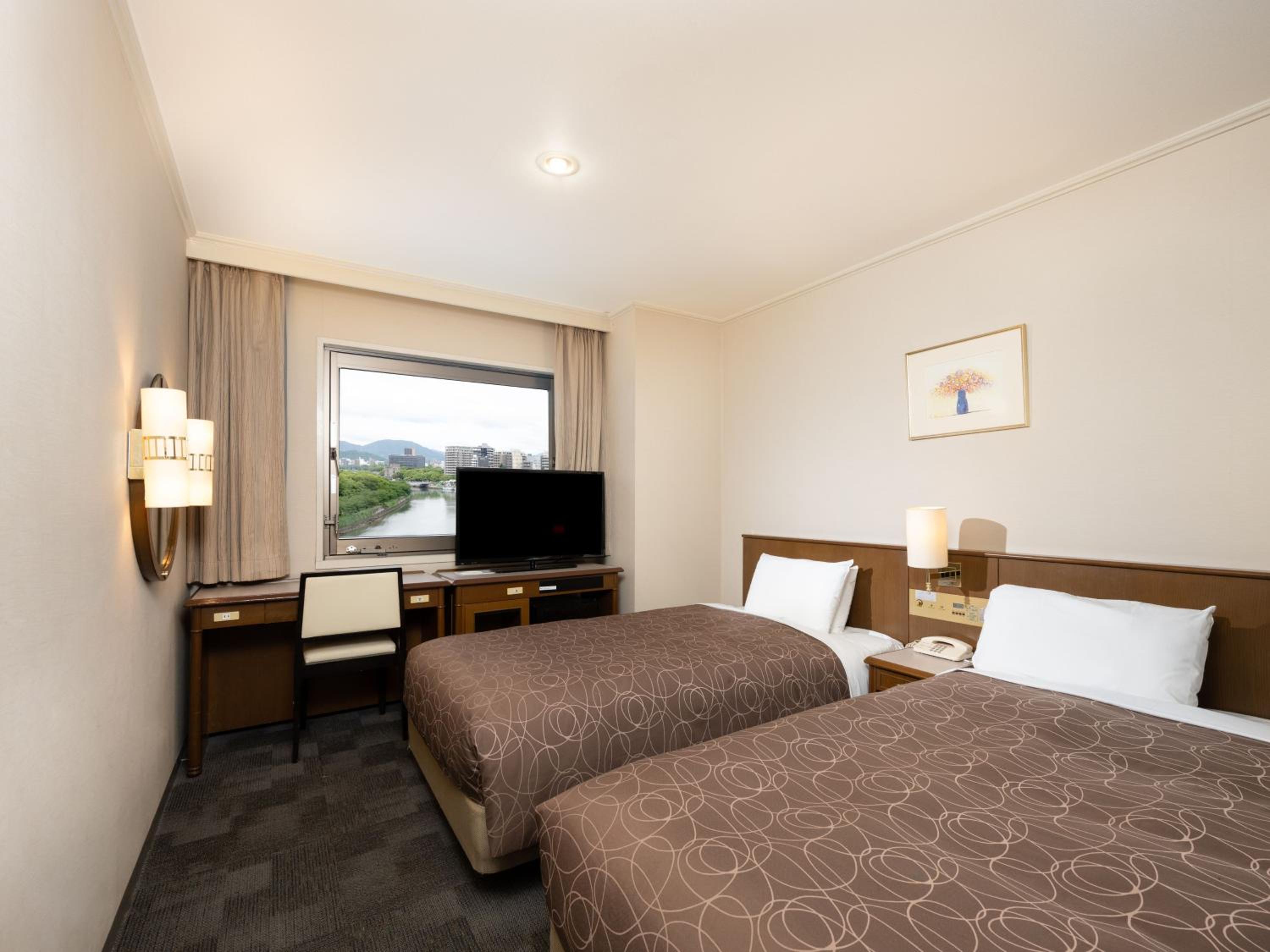 Standard Twin Room with Park View - Non-Smoking - Photo 1