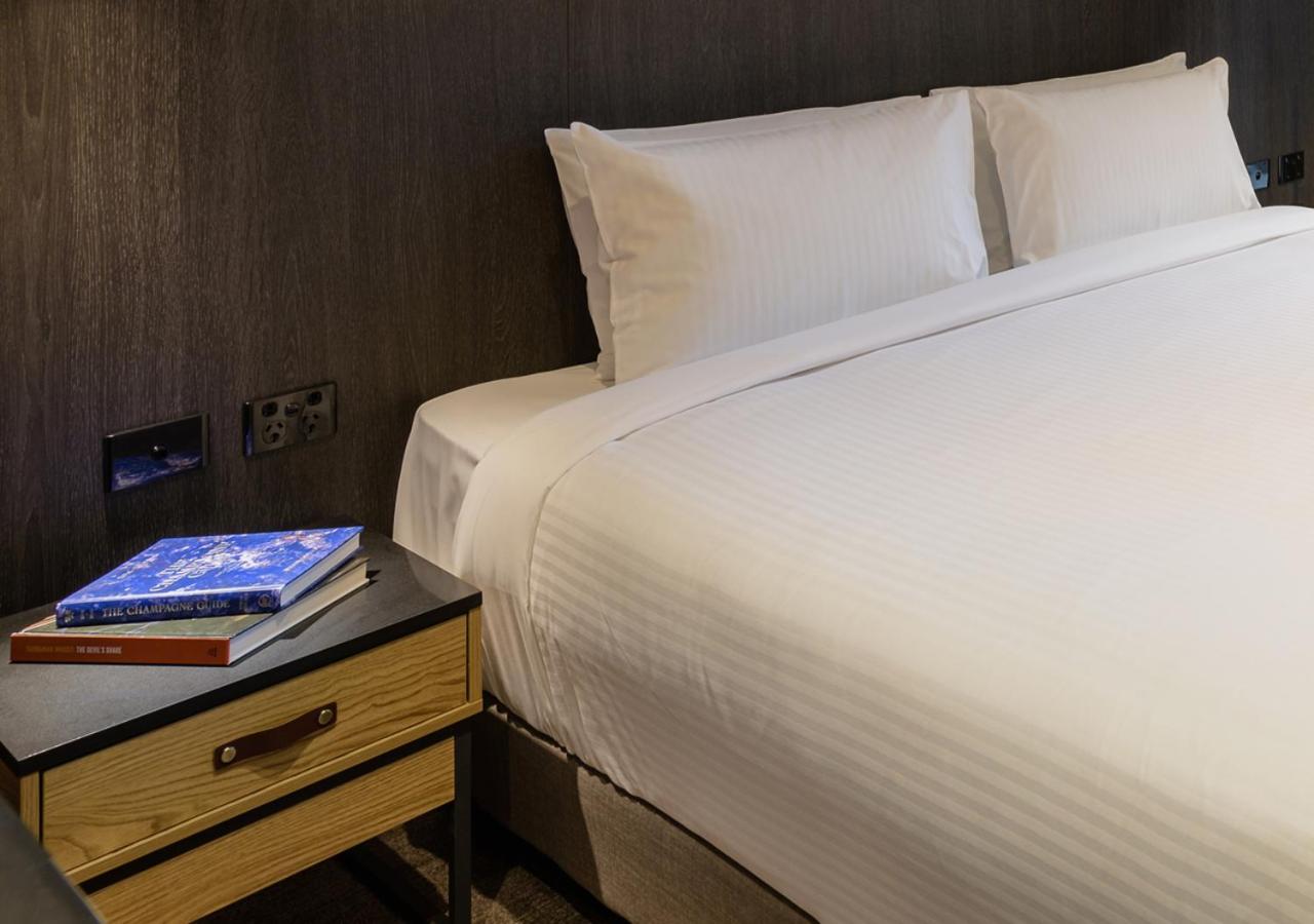 Classic Interior Room with King Bed - Photo 7