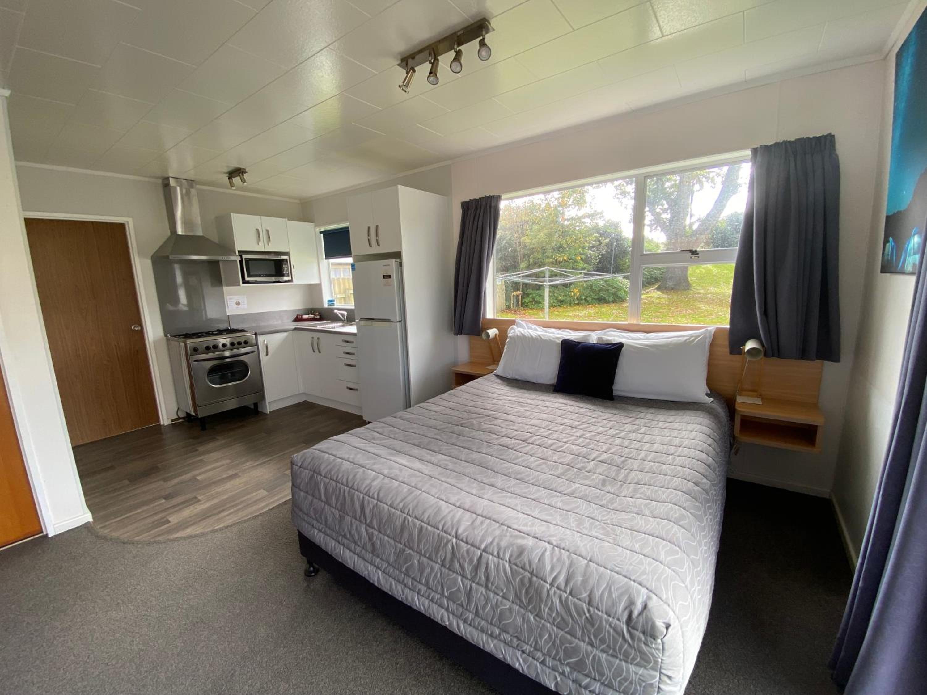 One-Bedroom Apartment (5 Adults) photo 1