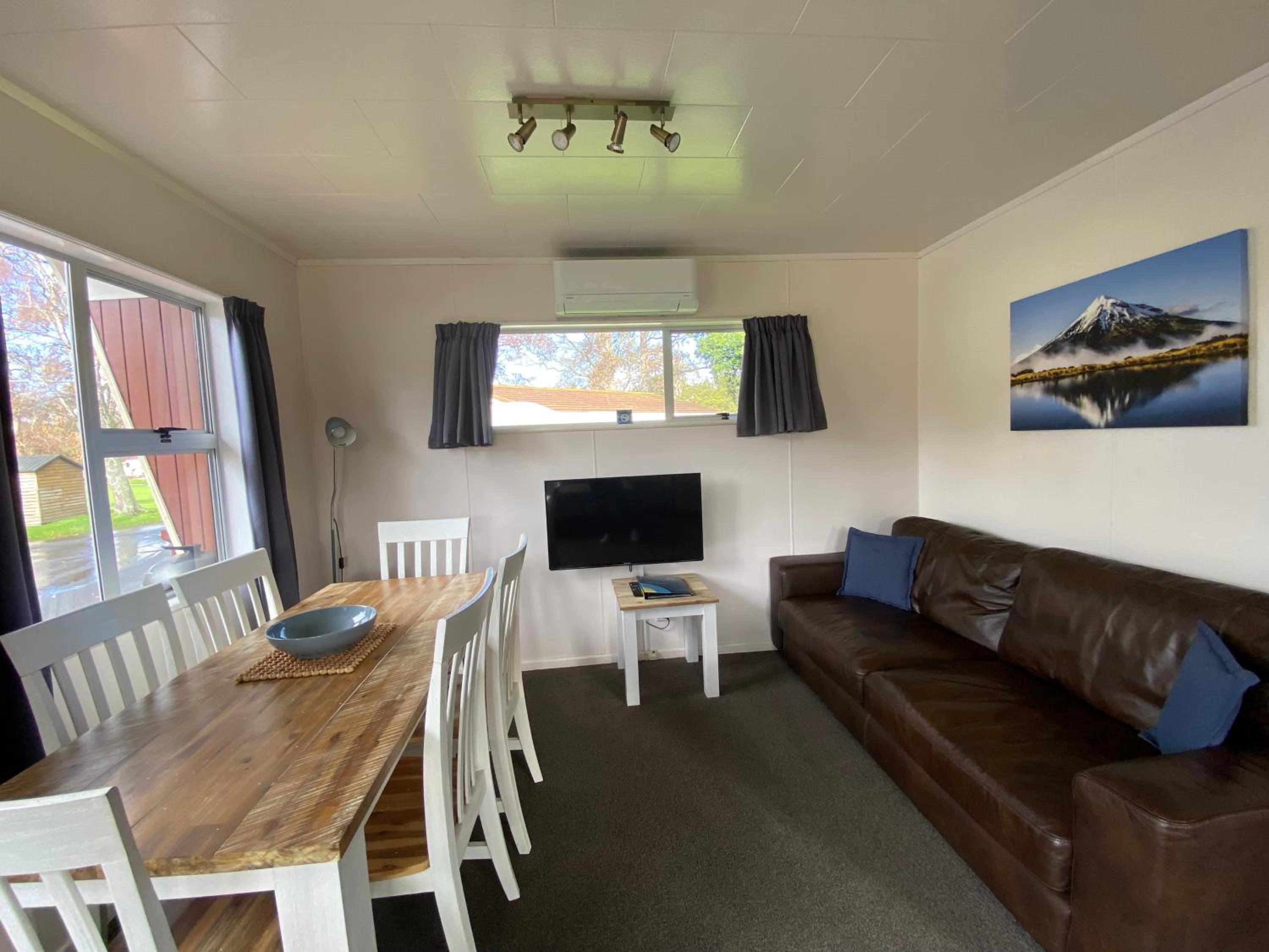 One-Bedroom Apartment (5 Adults) photo 3