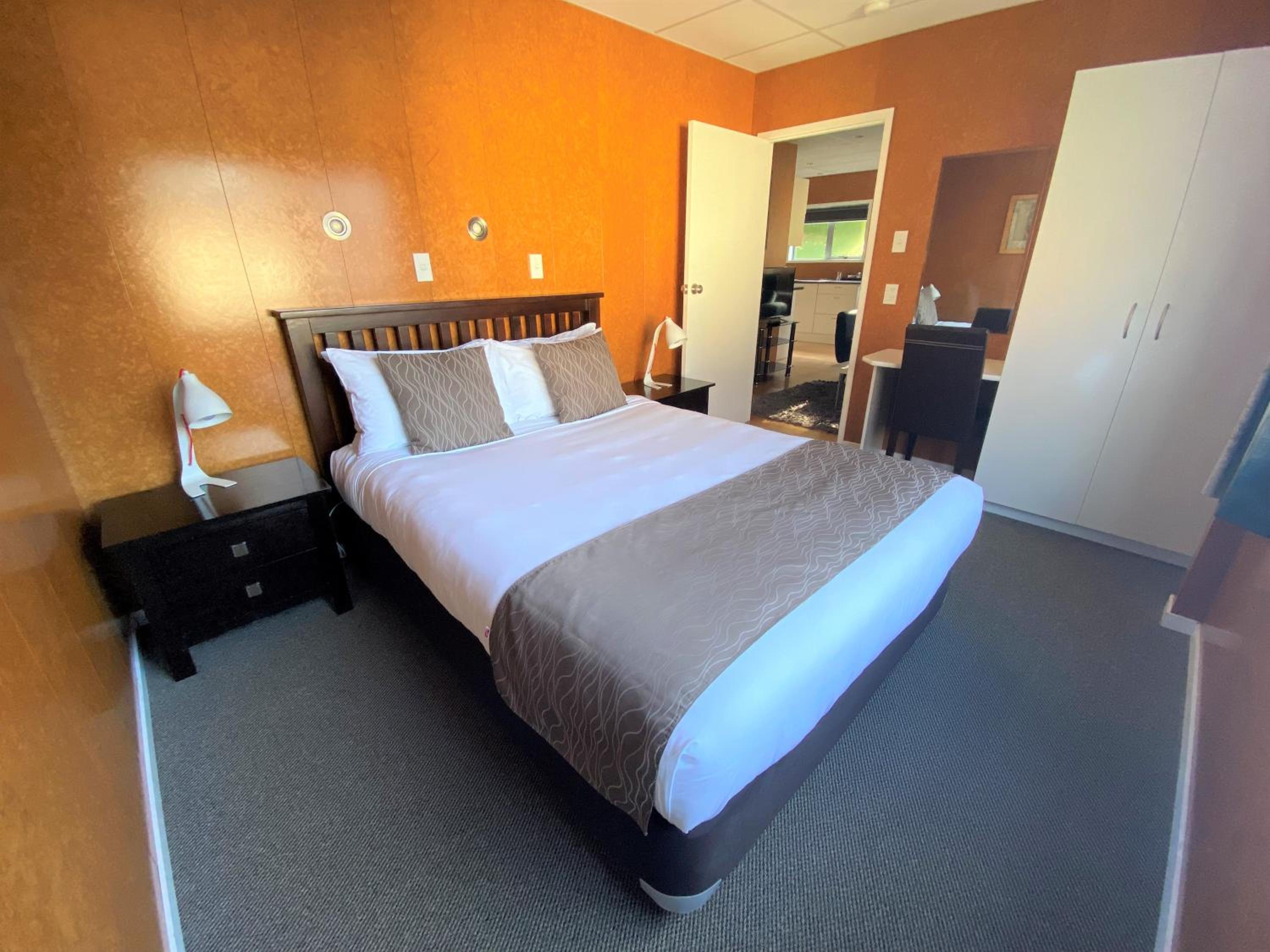 Deluxe Two-Bedroom Apartment (5 Adults) photo 1