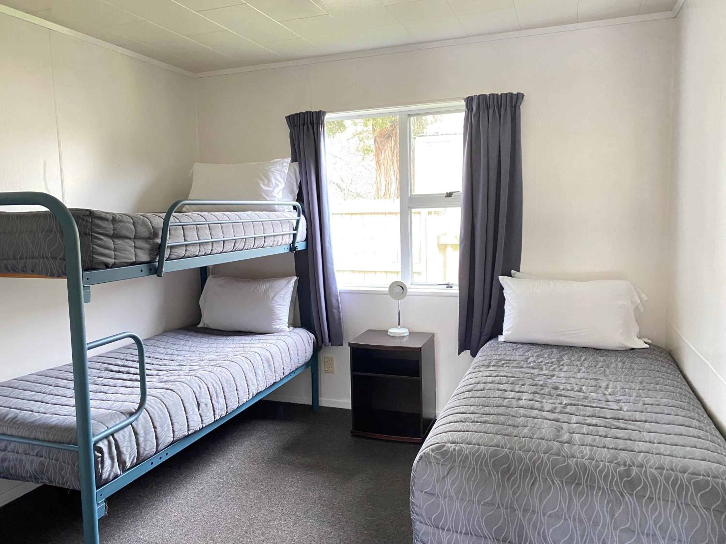 One-Bedroom Apartment (5 Adults) photo 2