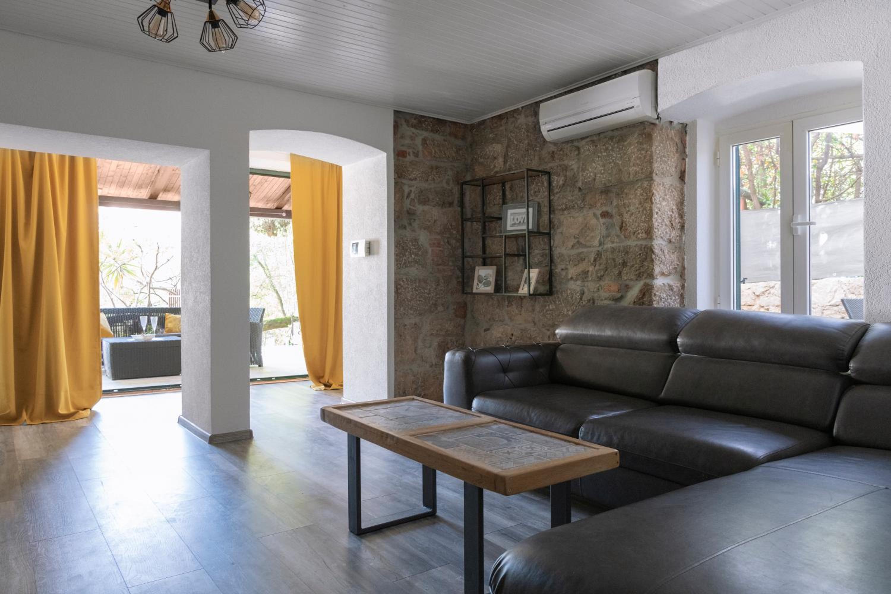 One-Bedroom Apartment - Photo 13