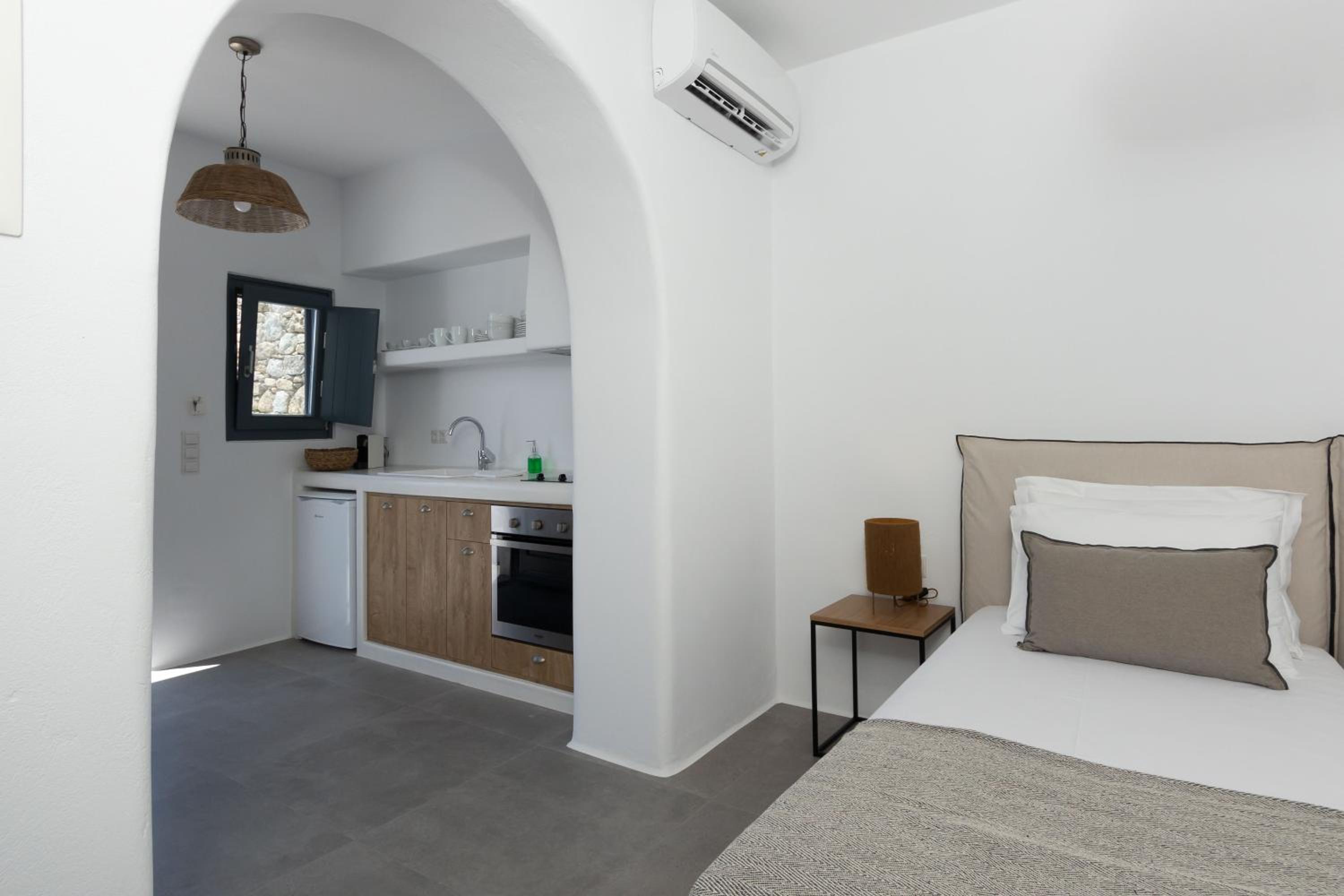 Elegant Two-Bedroom House with Sea View-Split Level