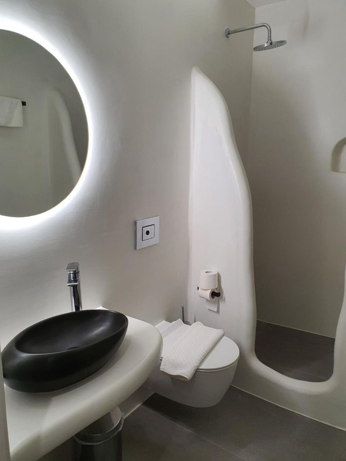 Deluxe Double with Sea View & Hot Tub - Photo 8