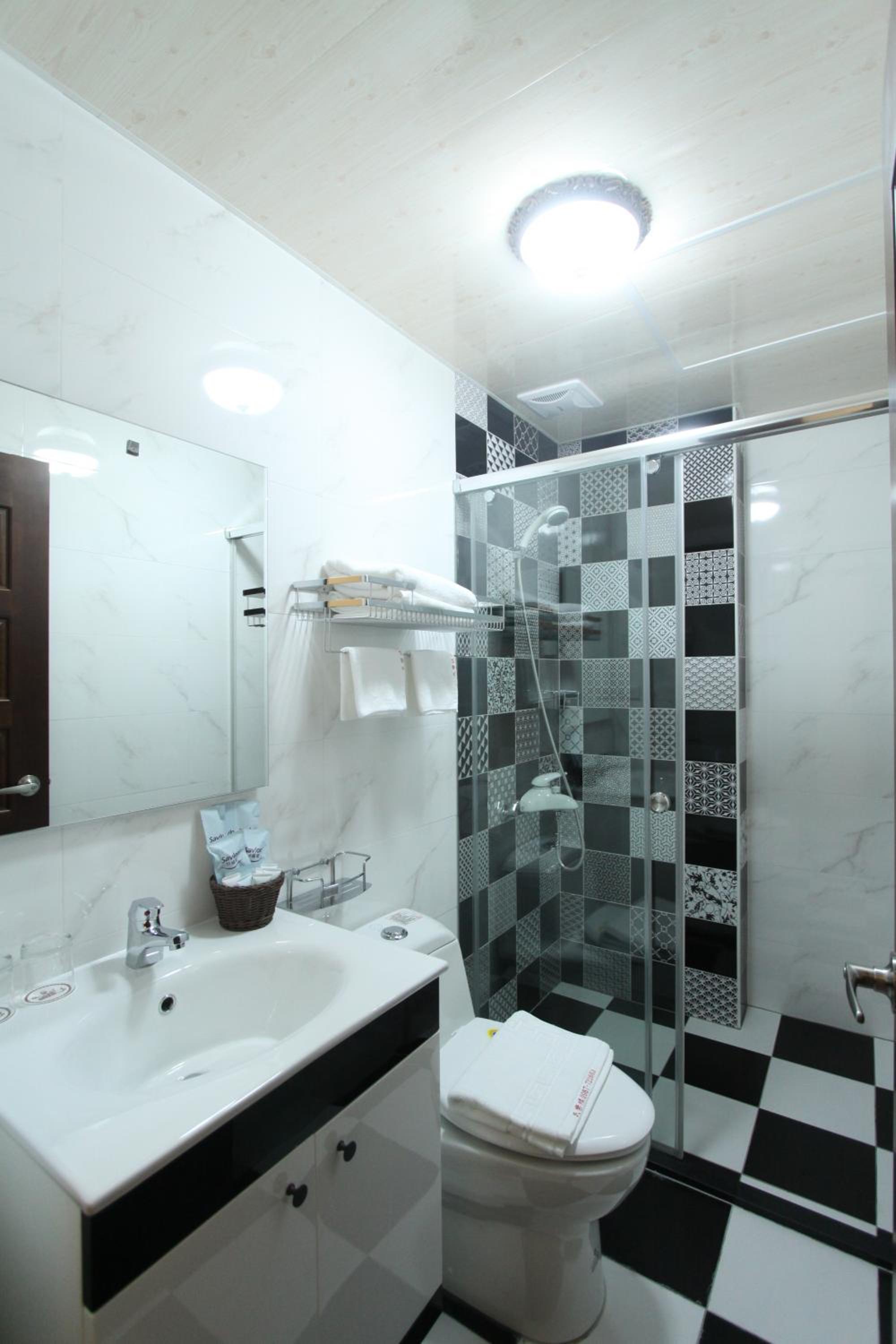 Standard Double Room - Photo 3