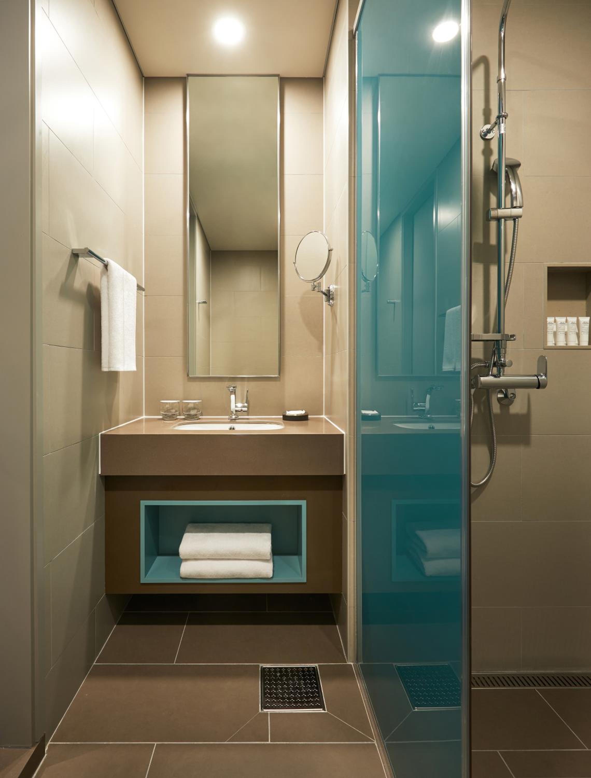 Standard Double or Twin Room - Photo 9
