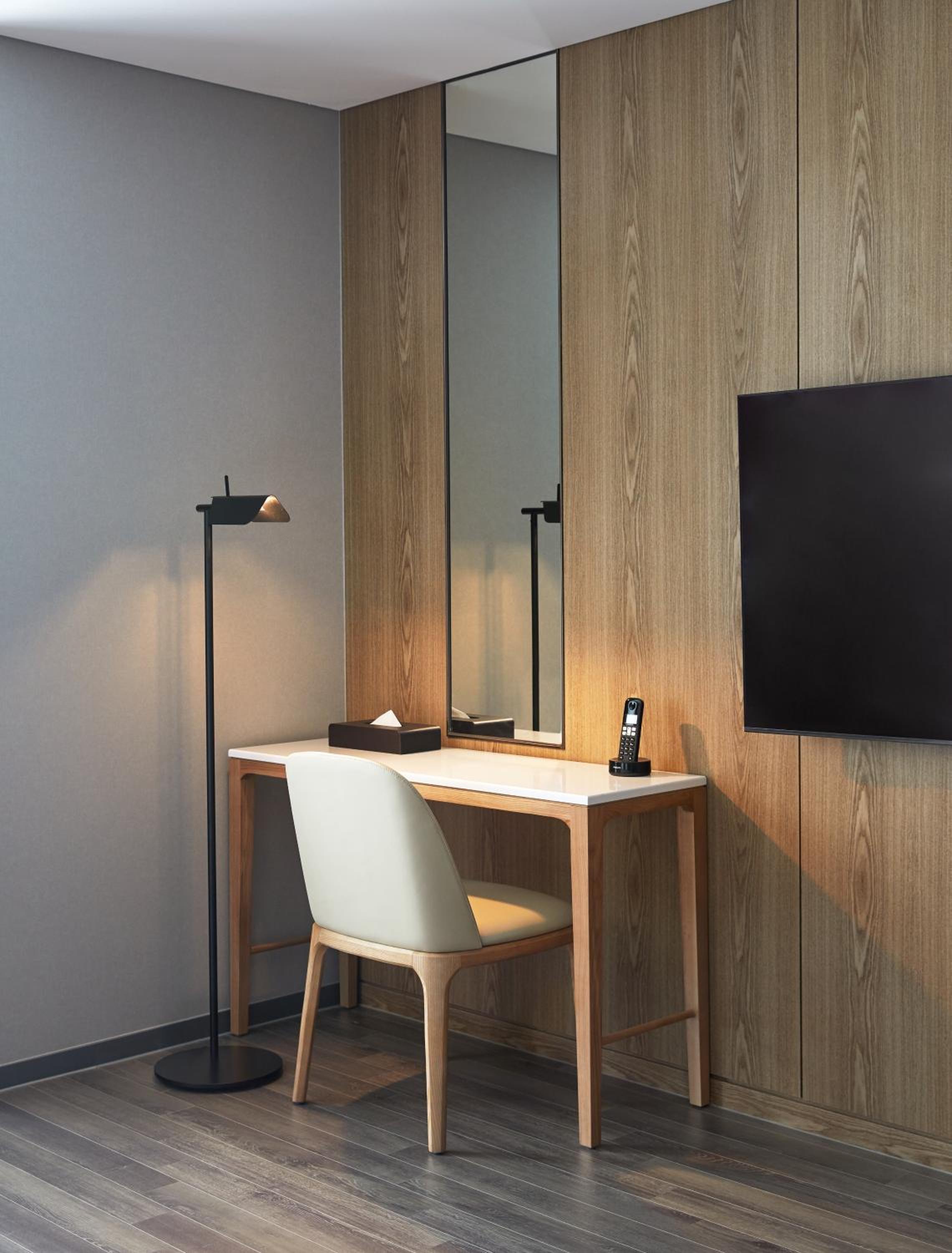 Standard Double or Twin Room - Photo 8