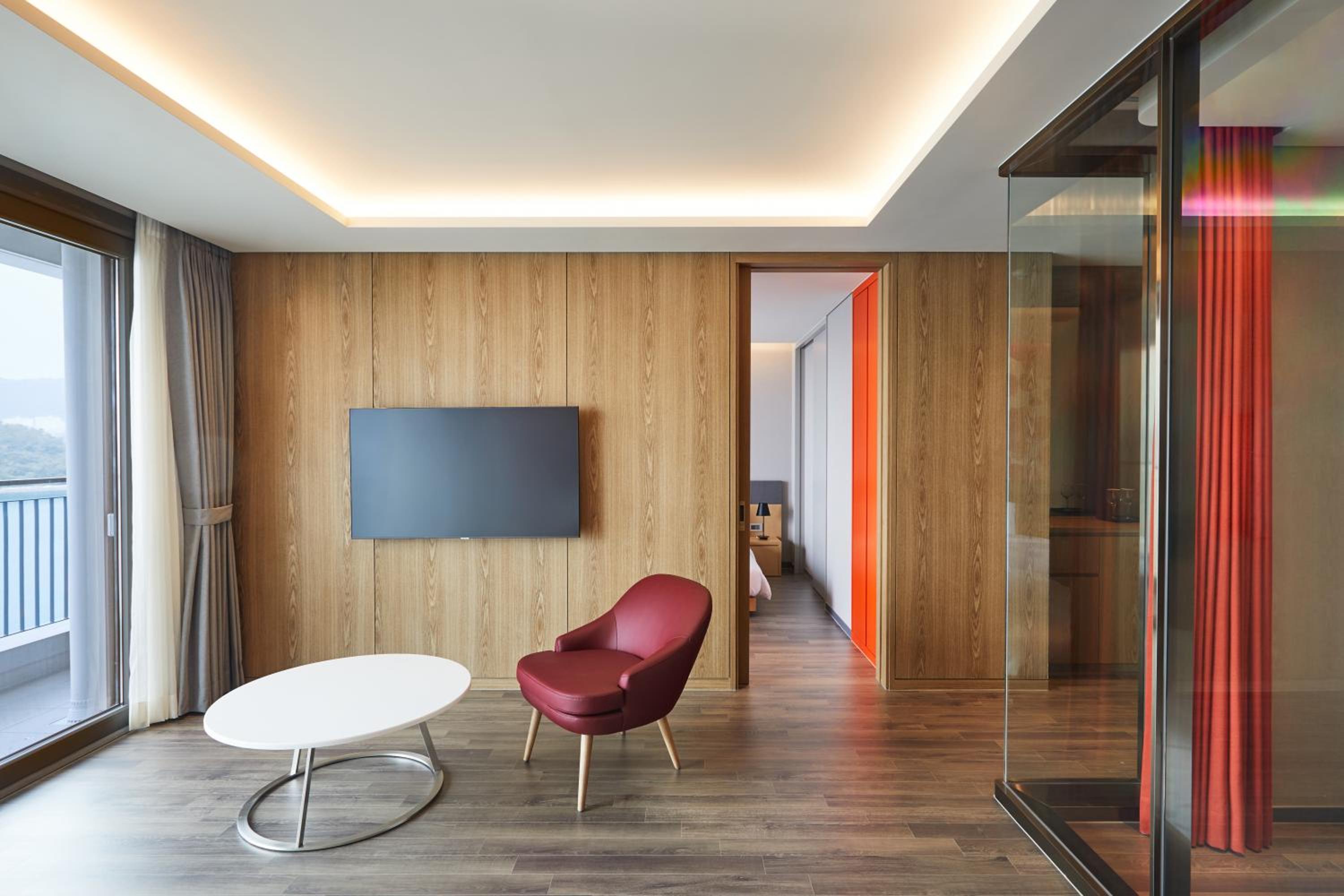 Superior Suite - Photo 6
