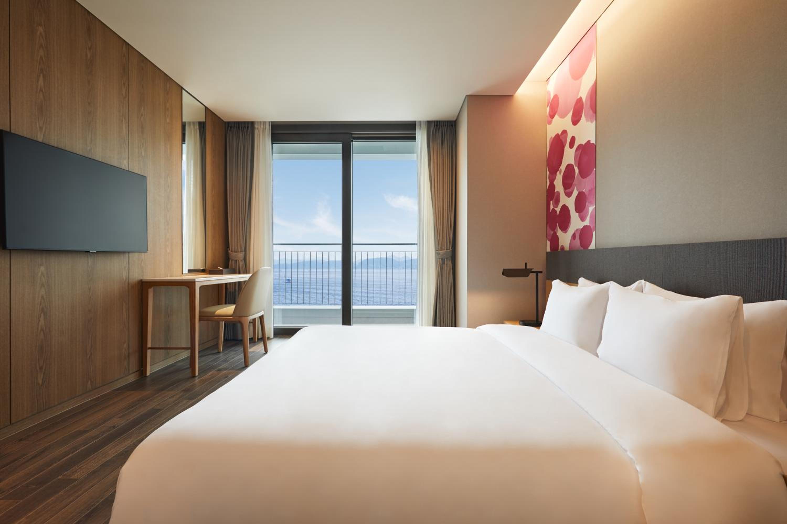 Superior Suite with Sea View - Photo 7