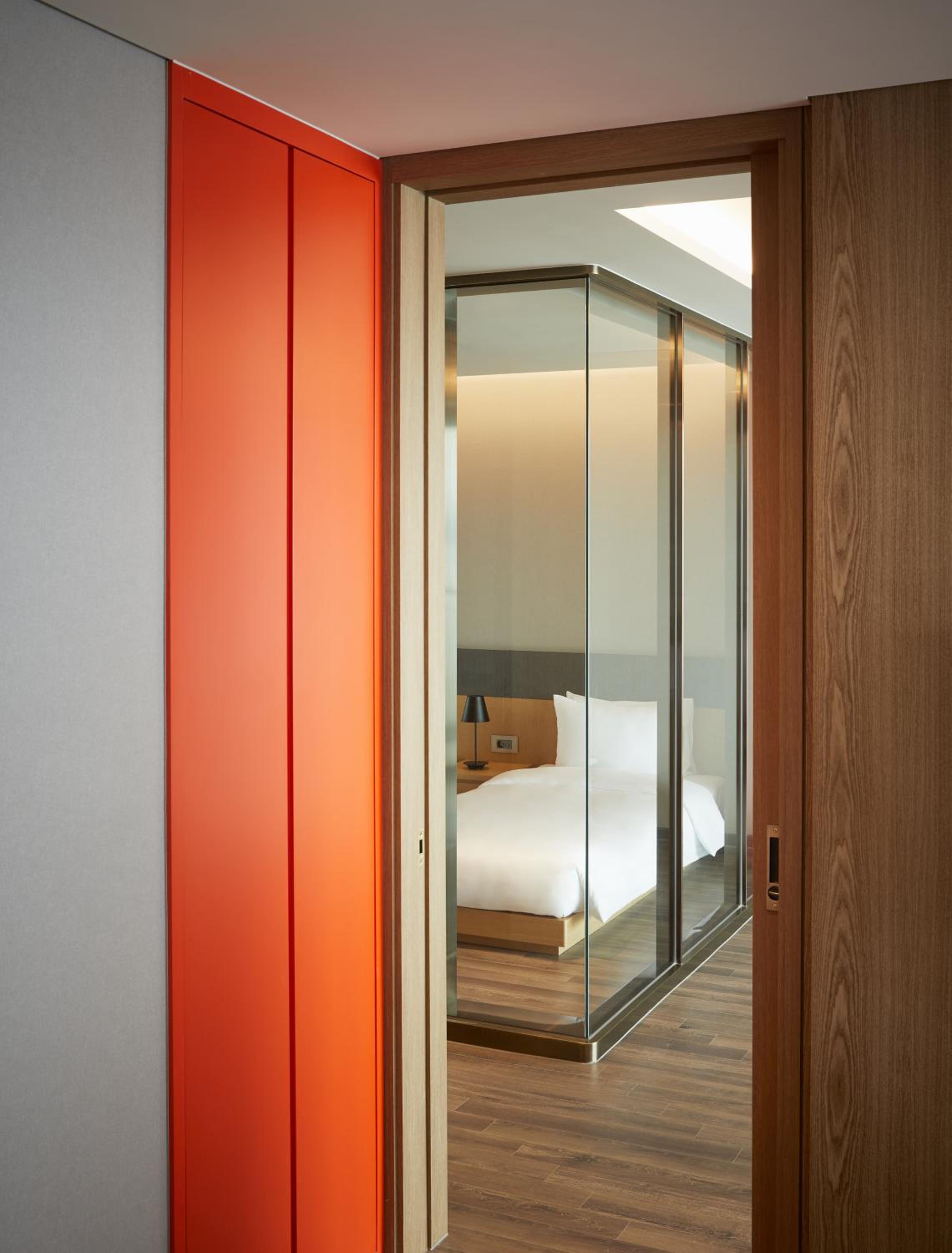 Superior Suite with Sea View - Photo 9