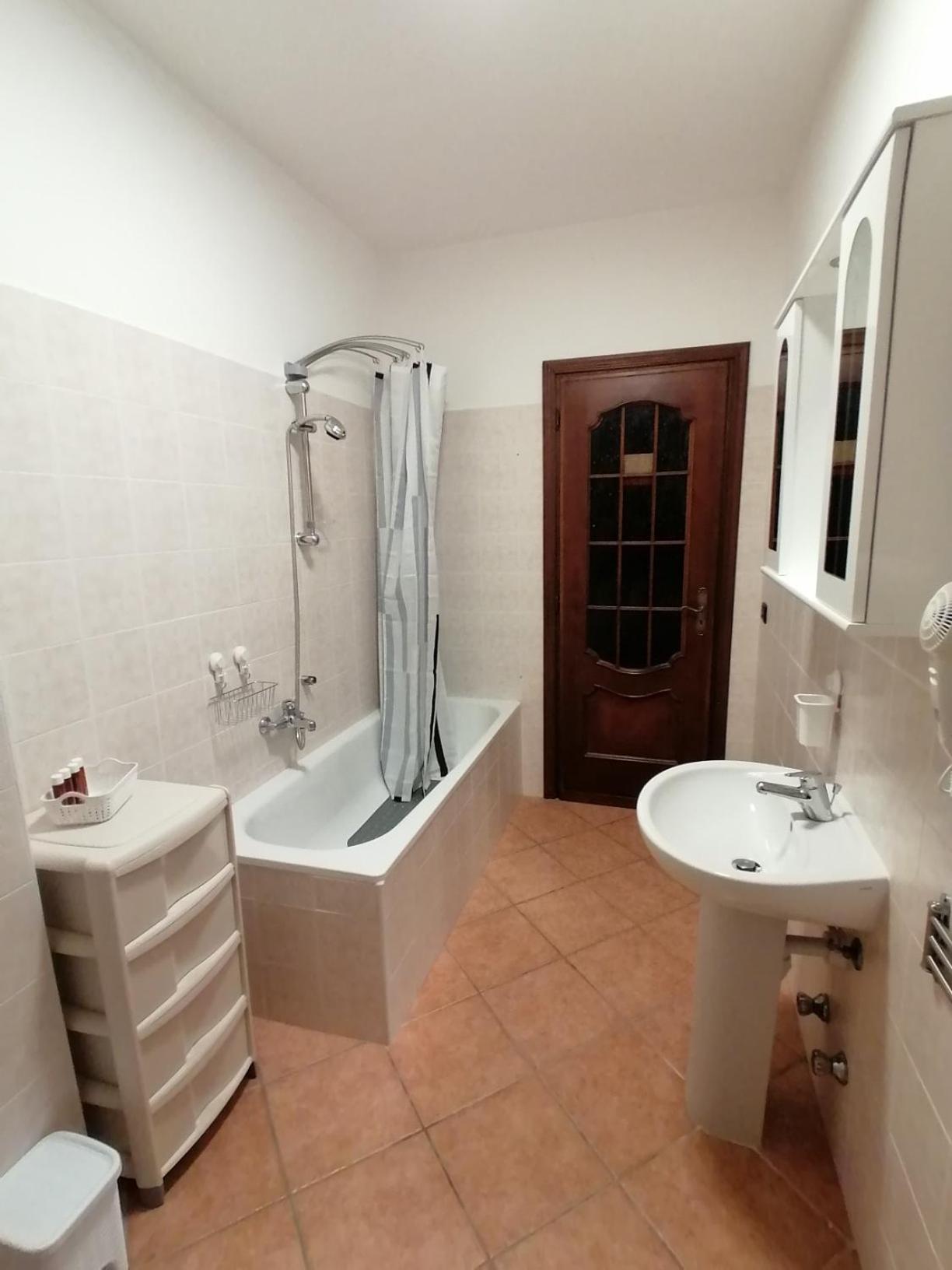 Deluxe King Room - Photo 2