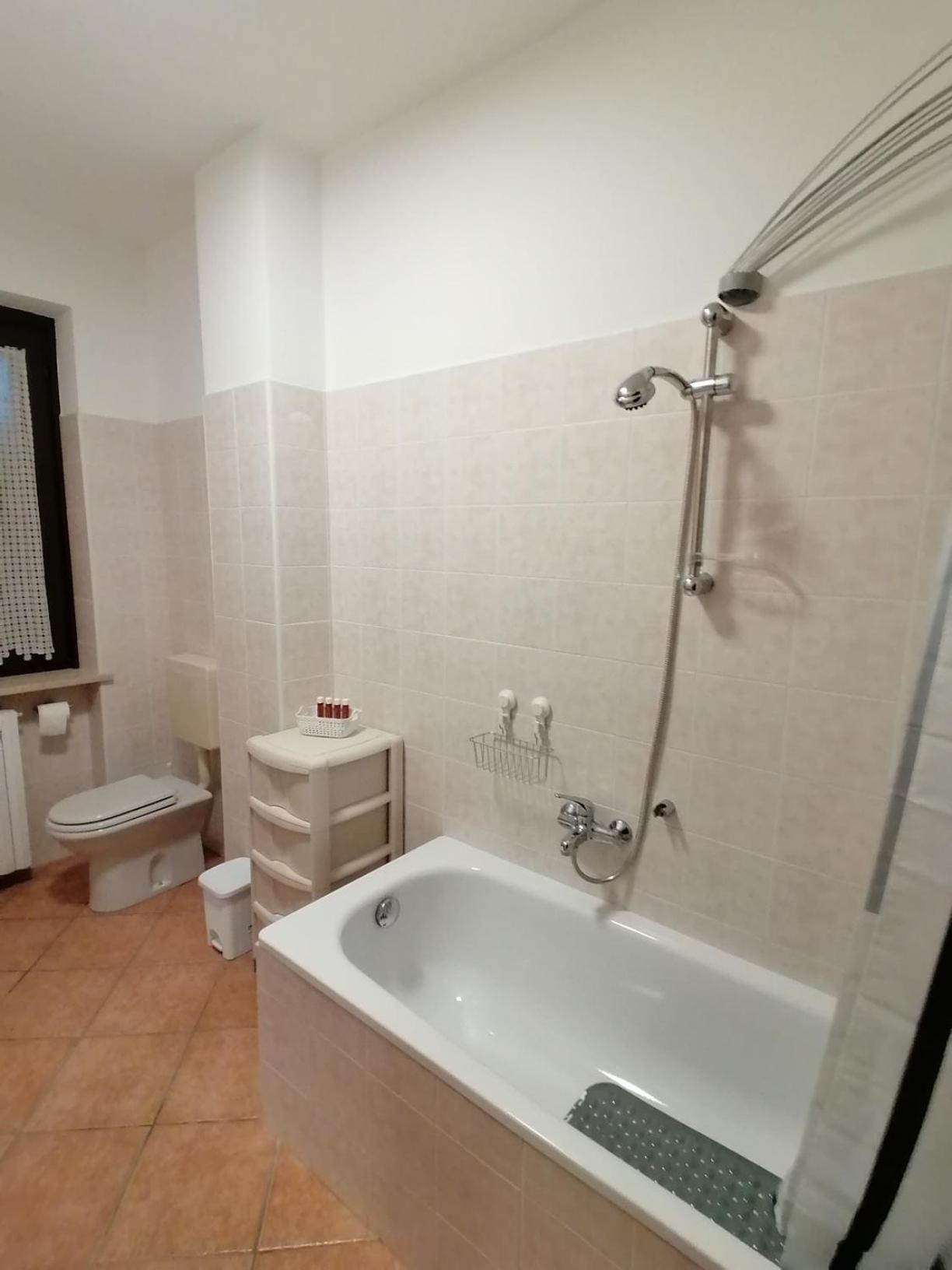 Deluxe King Room - Photo 11
