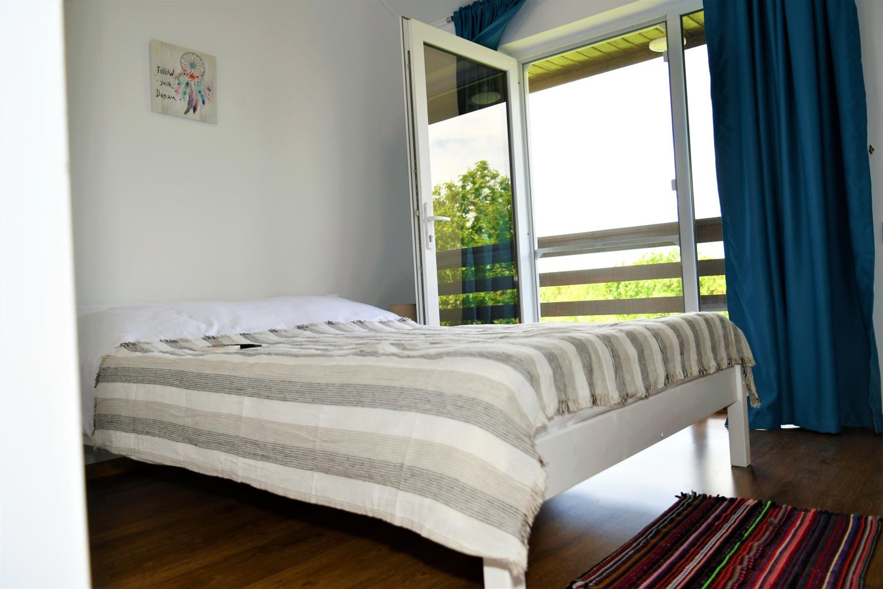 Double Room with Balcony - Photo 4
