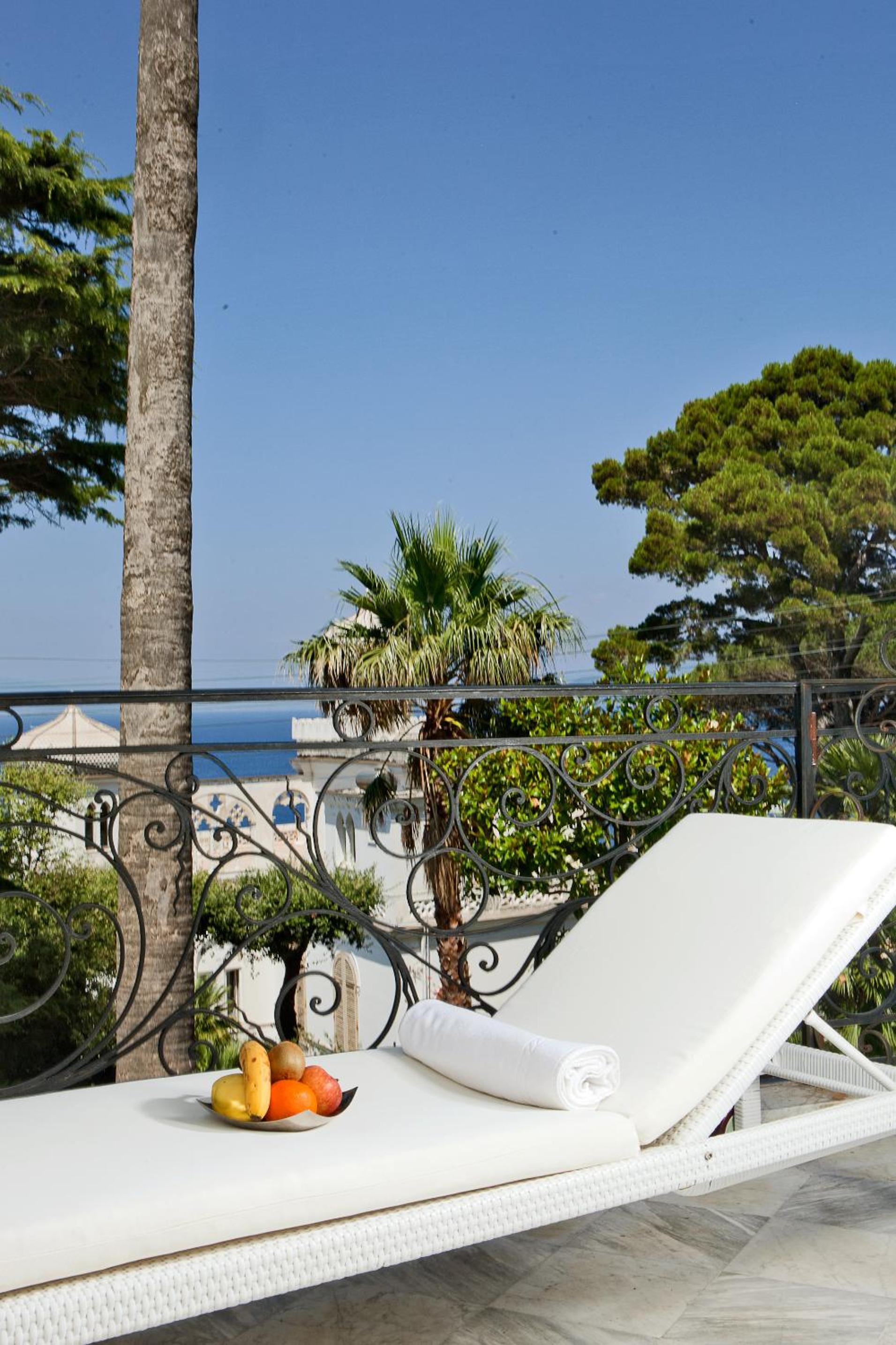 Deluxe Double Room with Sea View - Photo 9