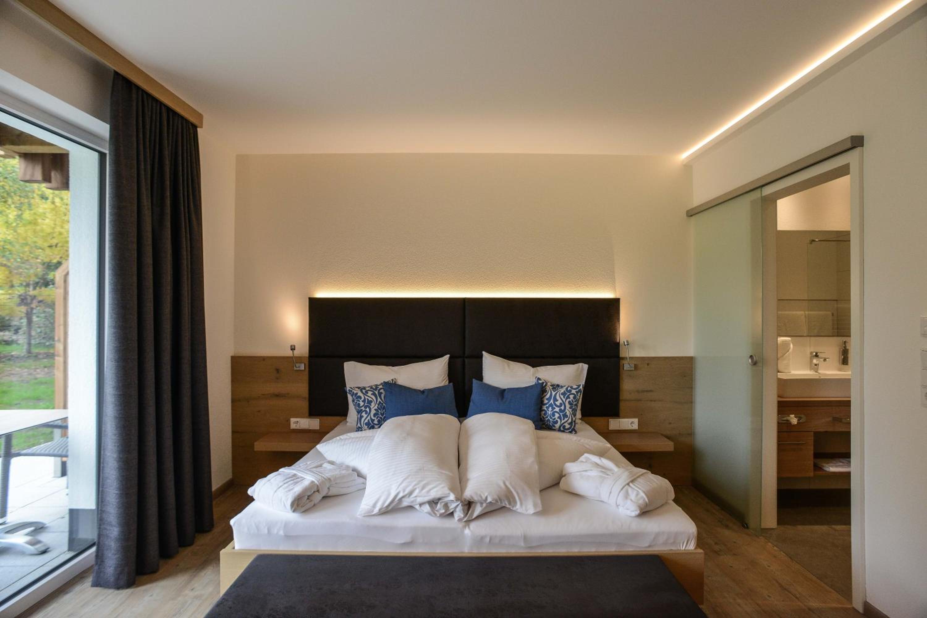 Studio Apartment with Terrace photo 3