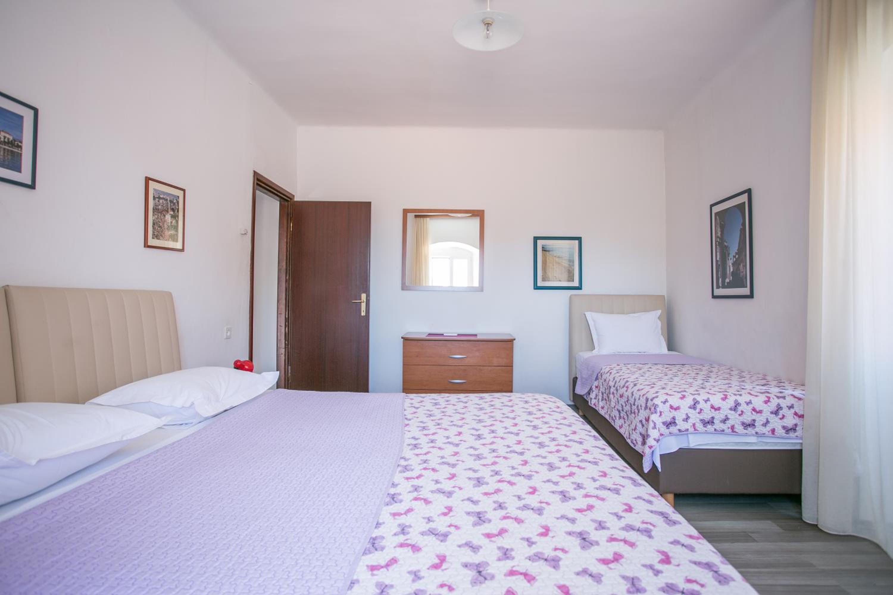 One-Bedroom Apartment with Balcony