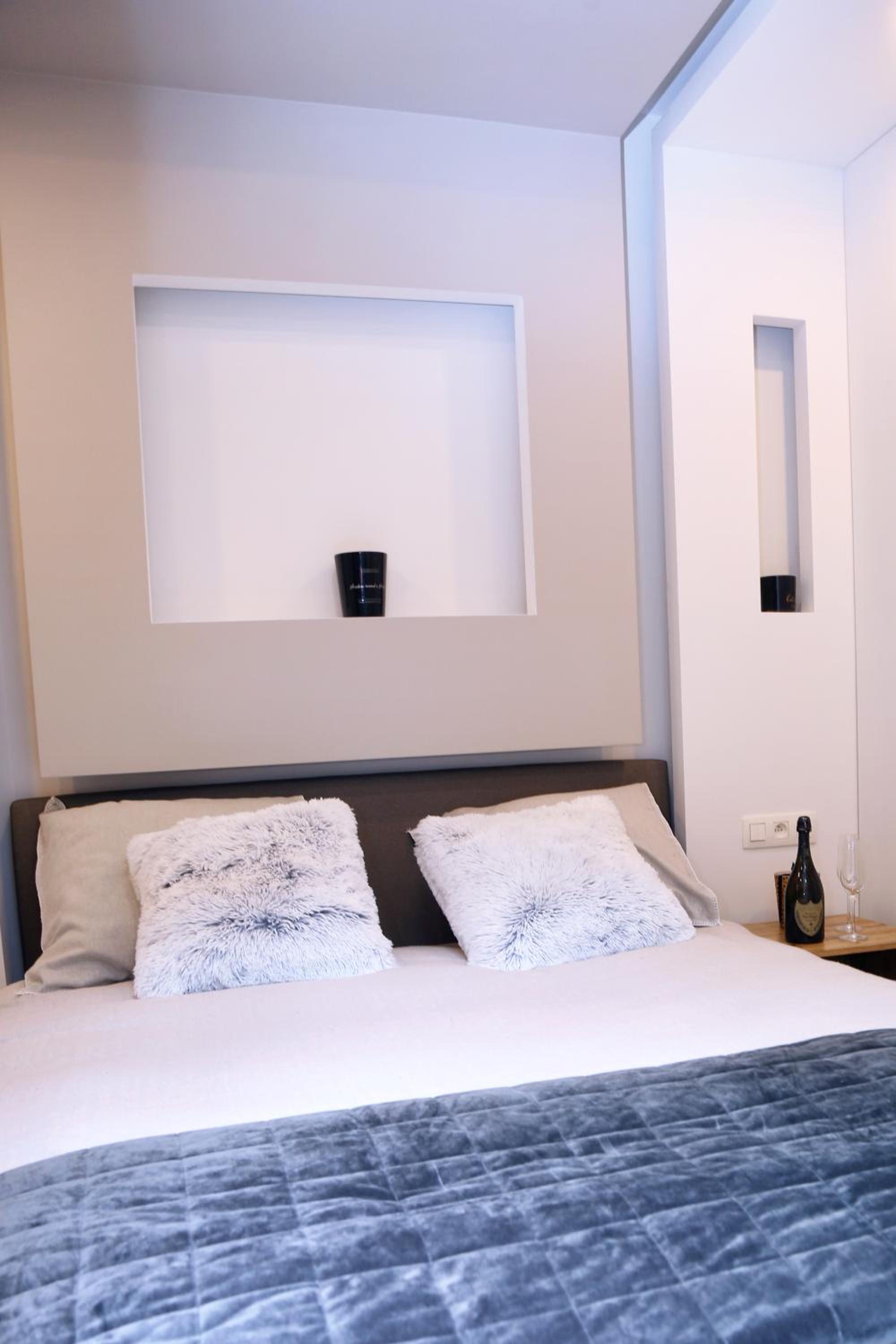One-Bedroom Apartment - Photo 1