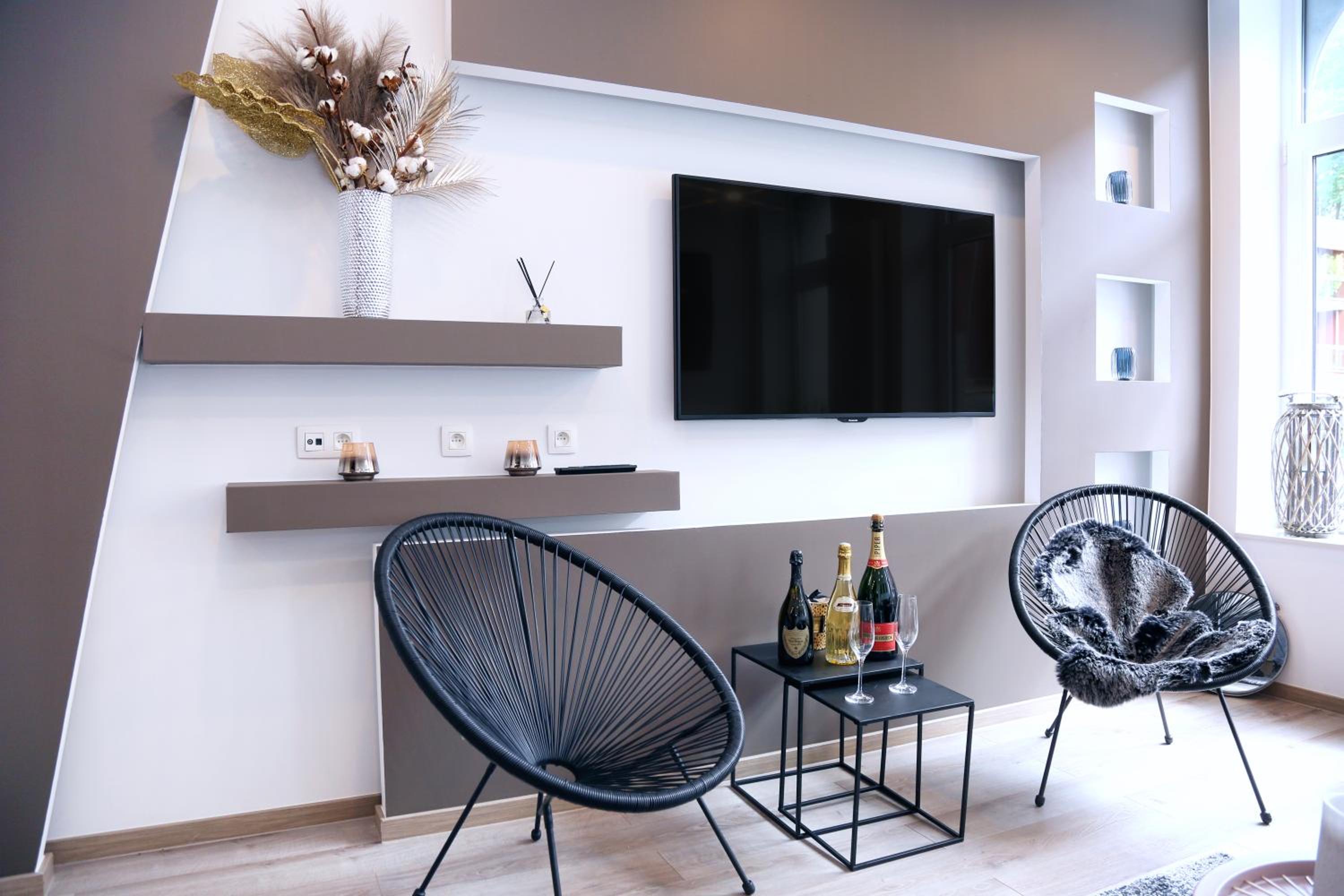 One-Bedroom Apartment - Photo 6