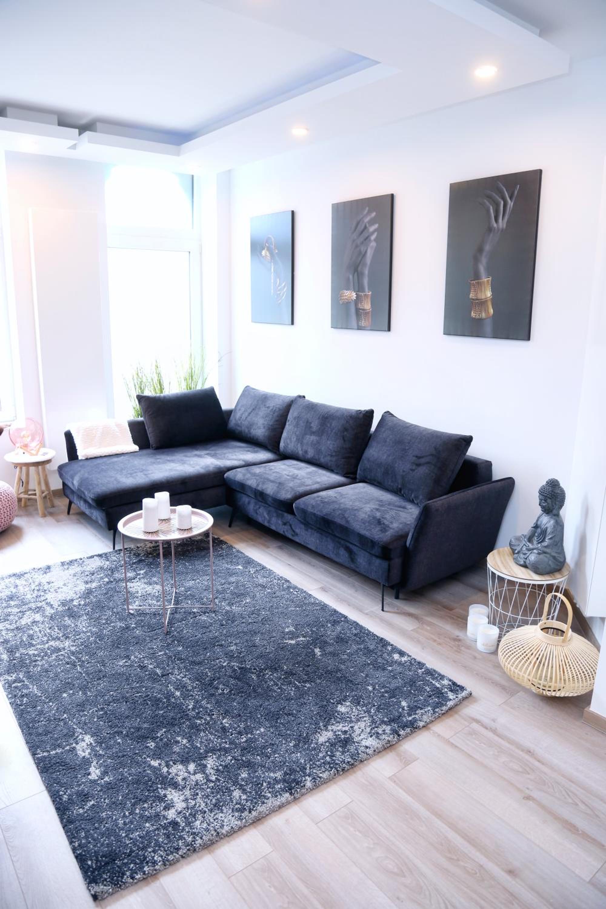 One-Bedroom Apartment - Photo 2